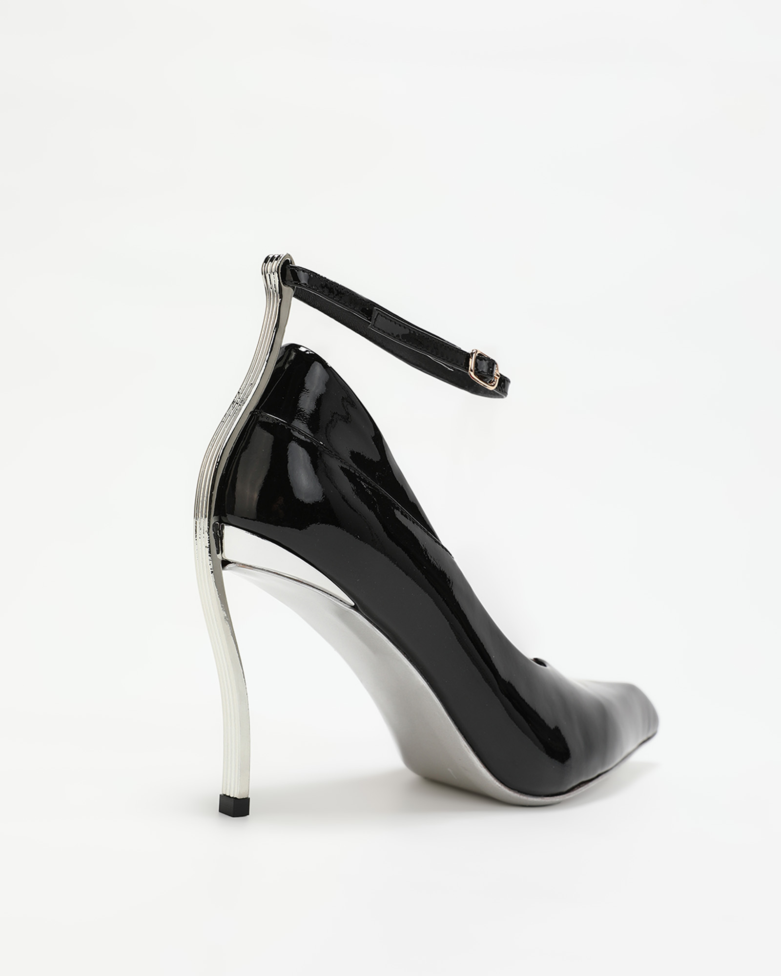 Kyara Patent Leather Pumps In Black