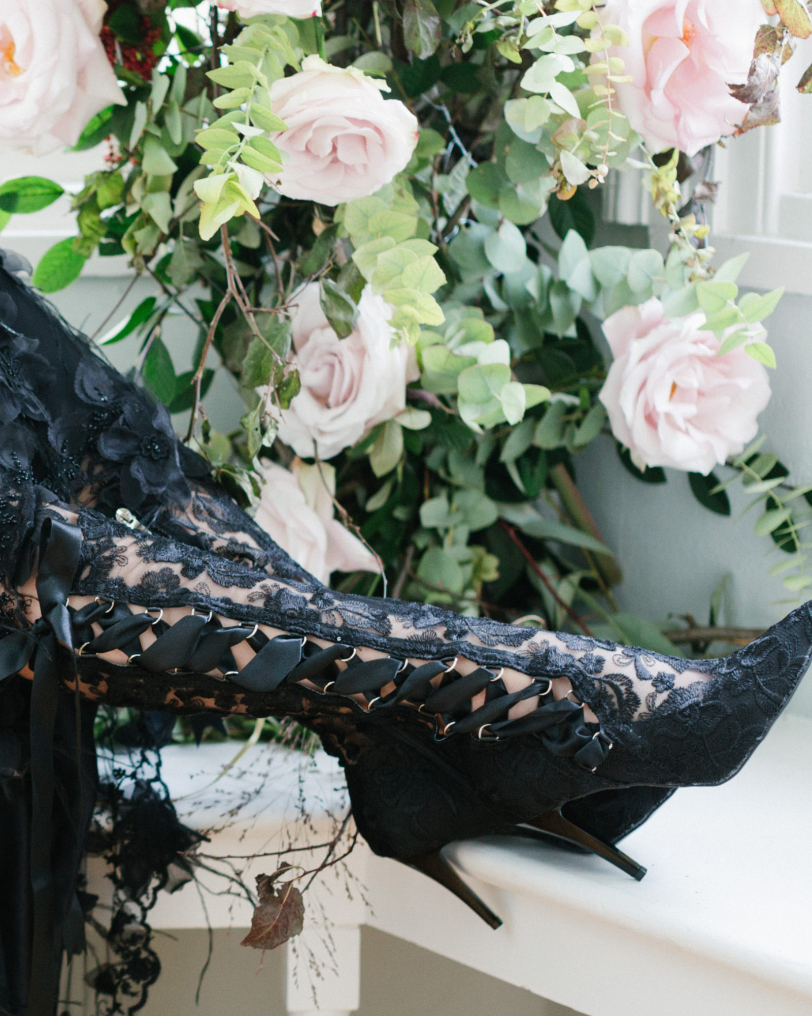 James Lace Knee Hight Boots In Black