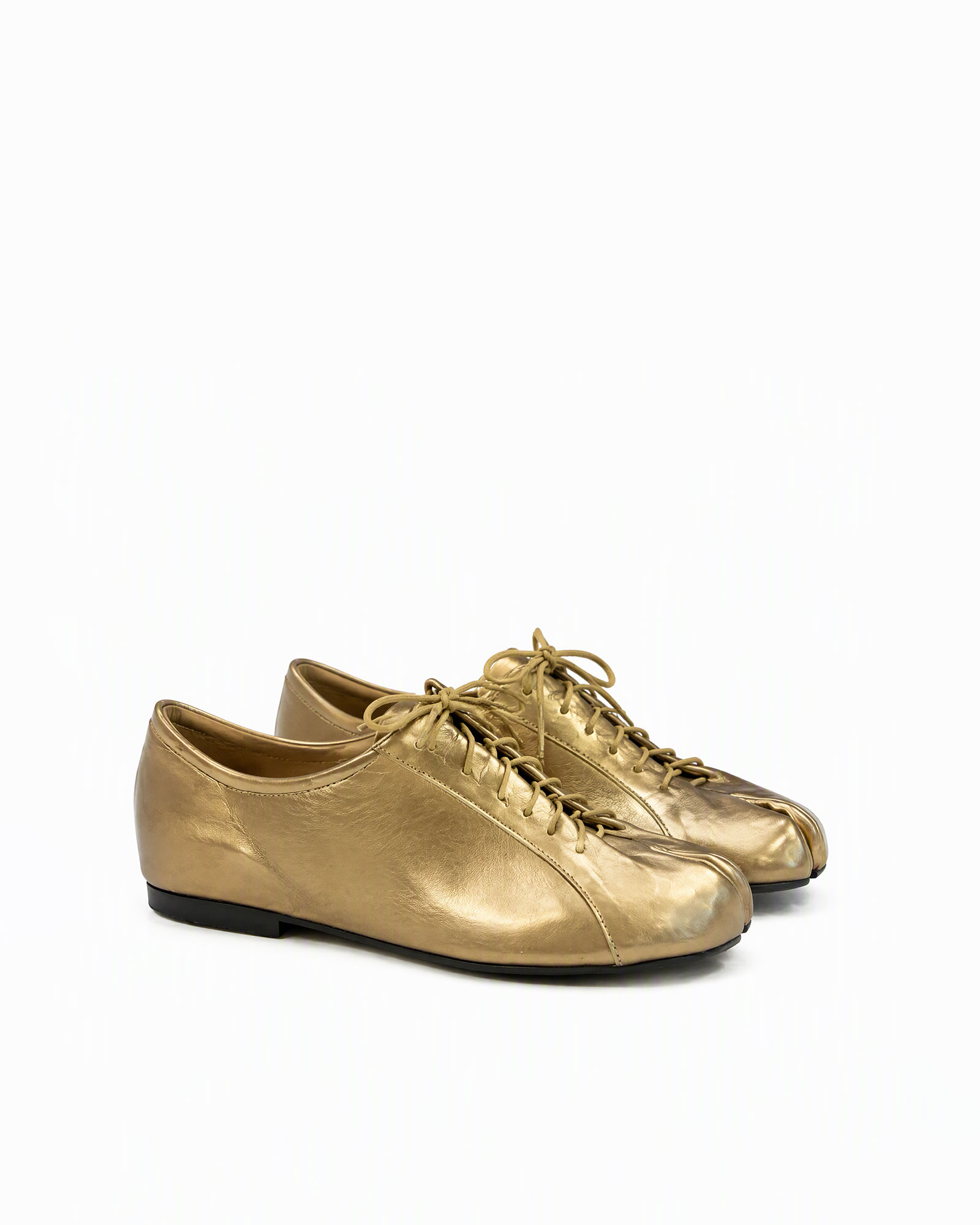 Pacorro Lace Up Tabi Flats In Gold