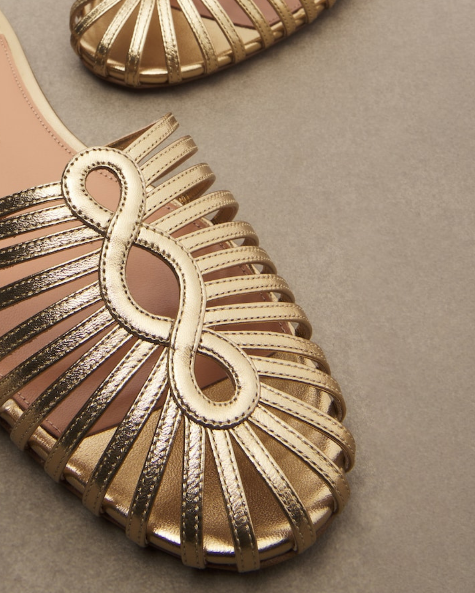 Mun Woven Slippers In Gold