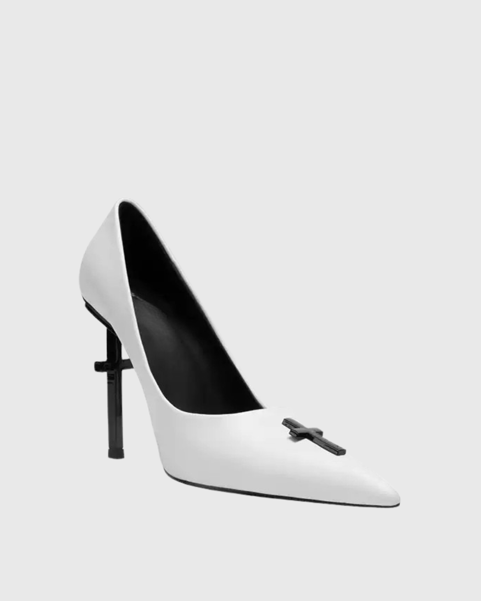 Eadgar Cross Pumps In White