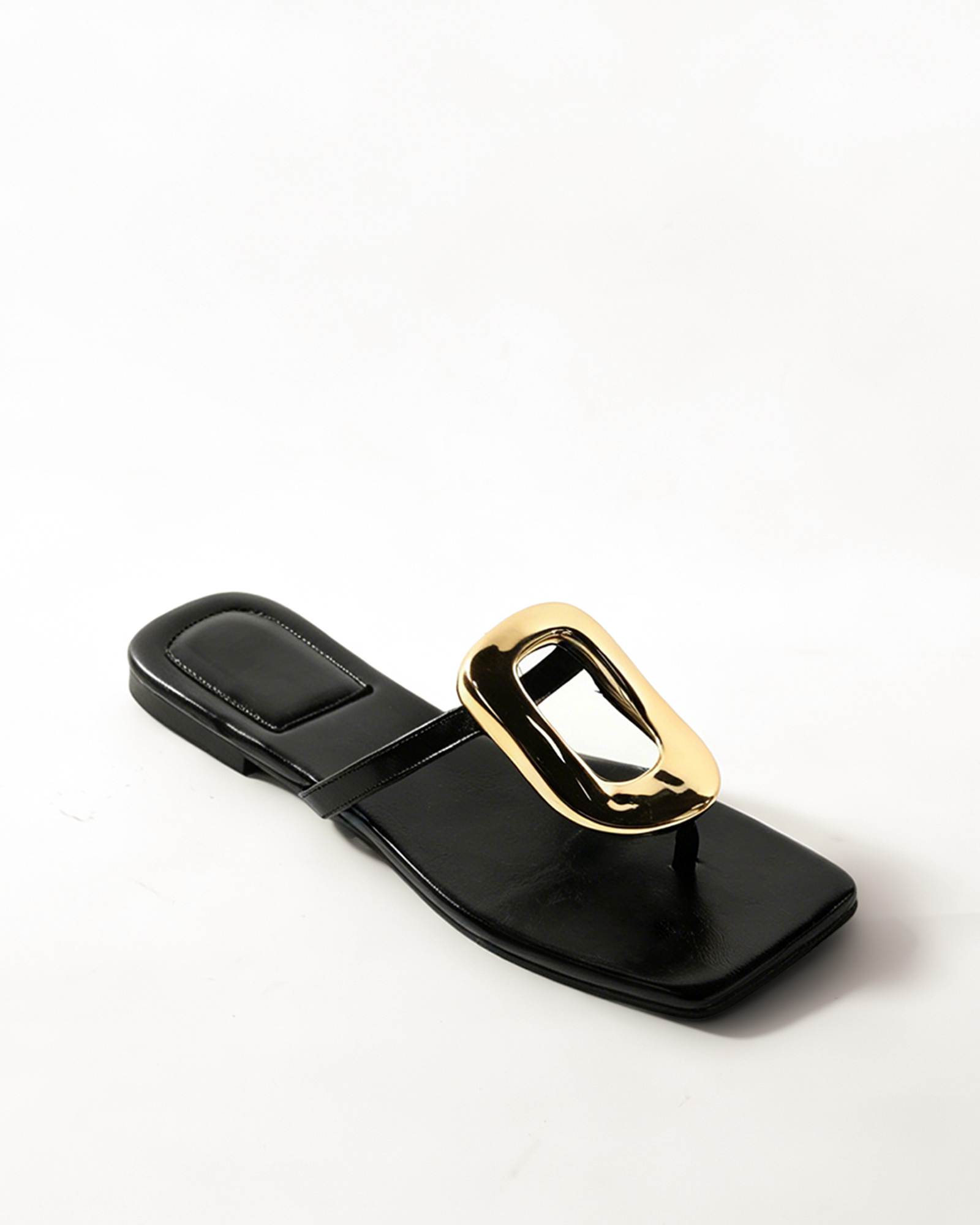 Isa Buckle Thong Slippers In Black