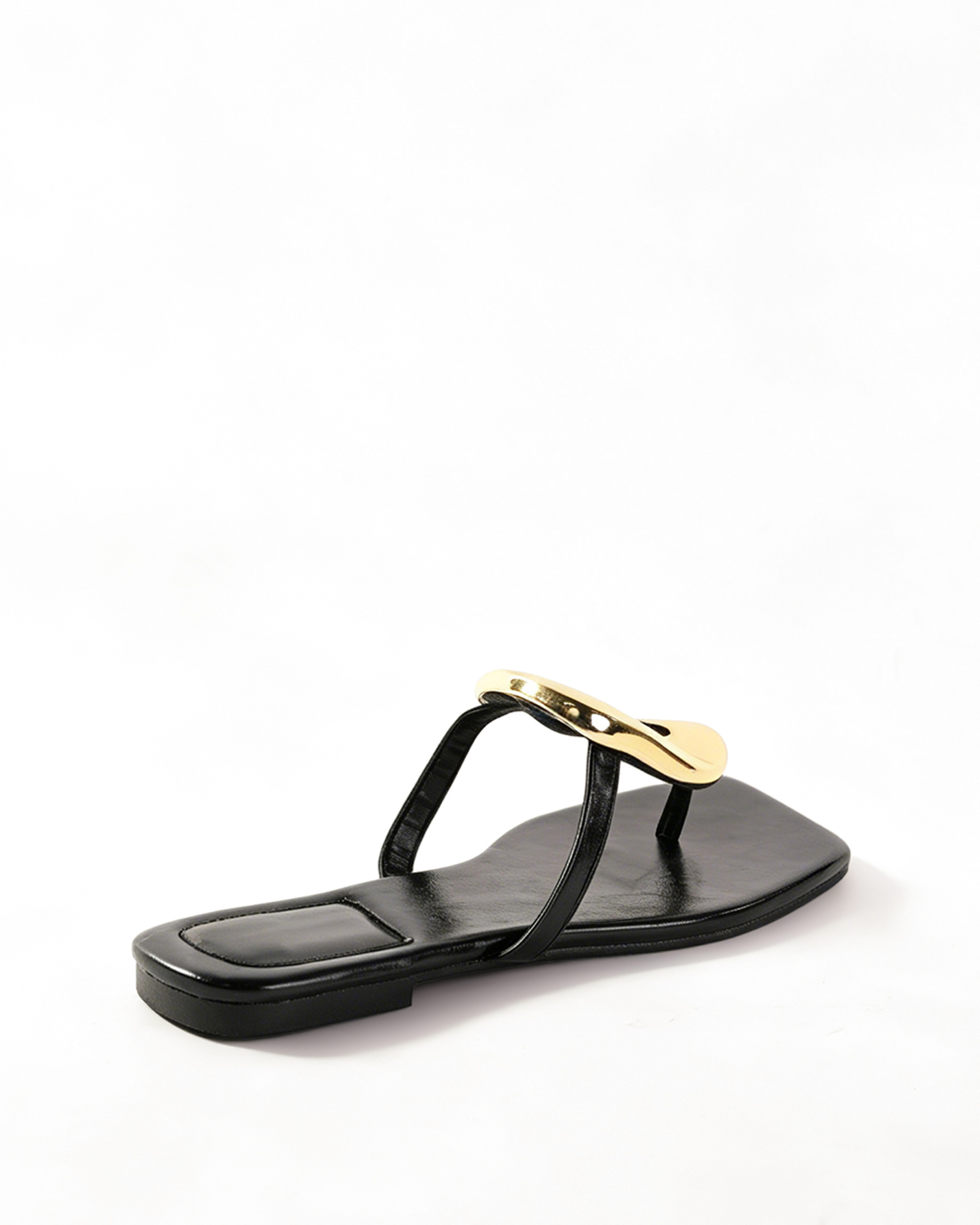 Isa Buckle Thong Slippers In Black