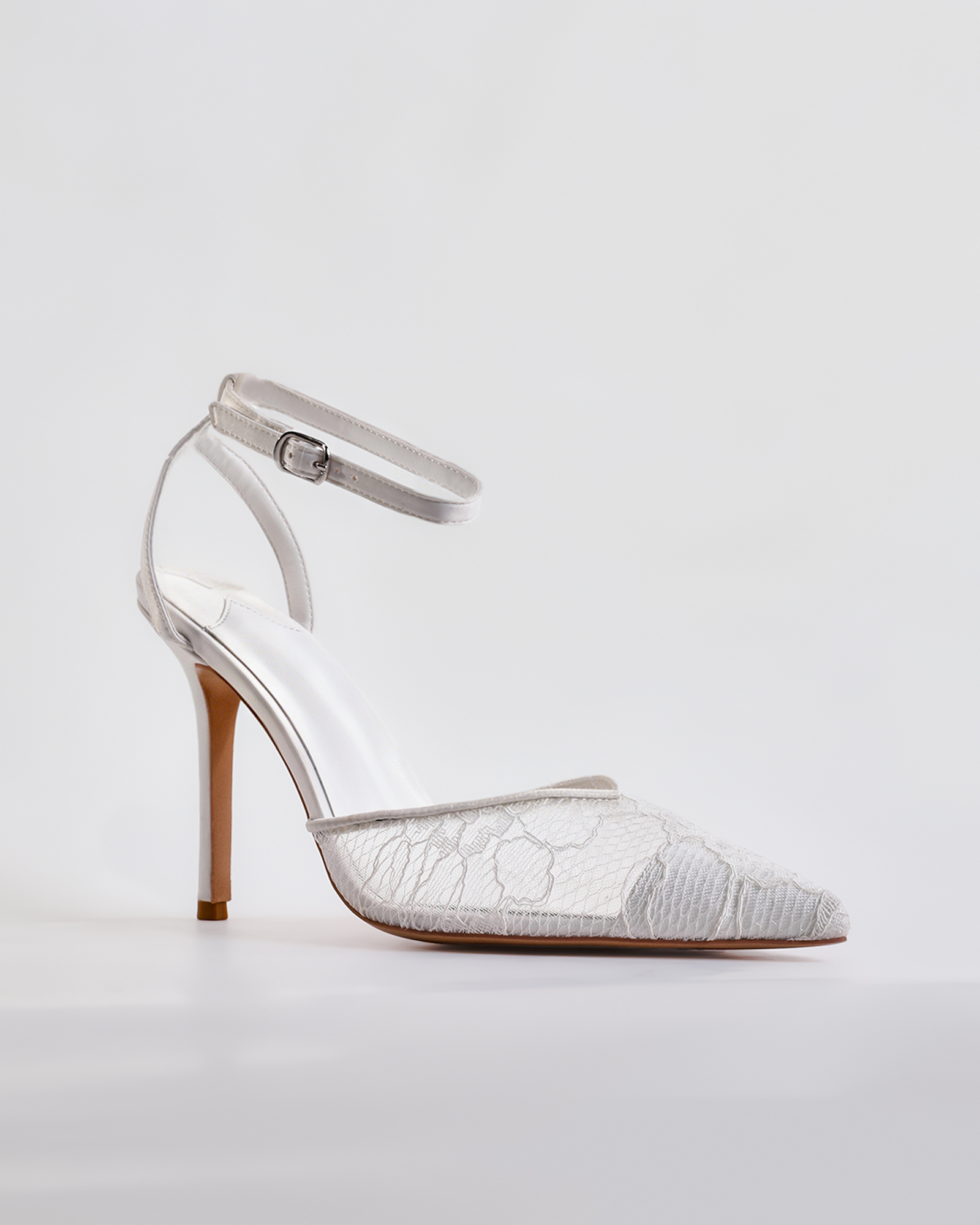 Iga Lace Strap Pumps In All White 