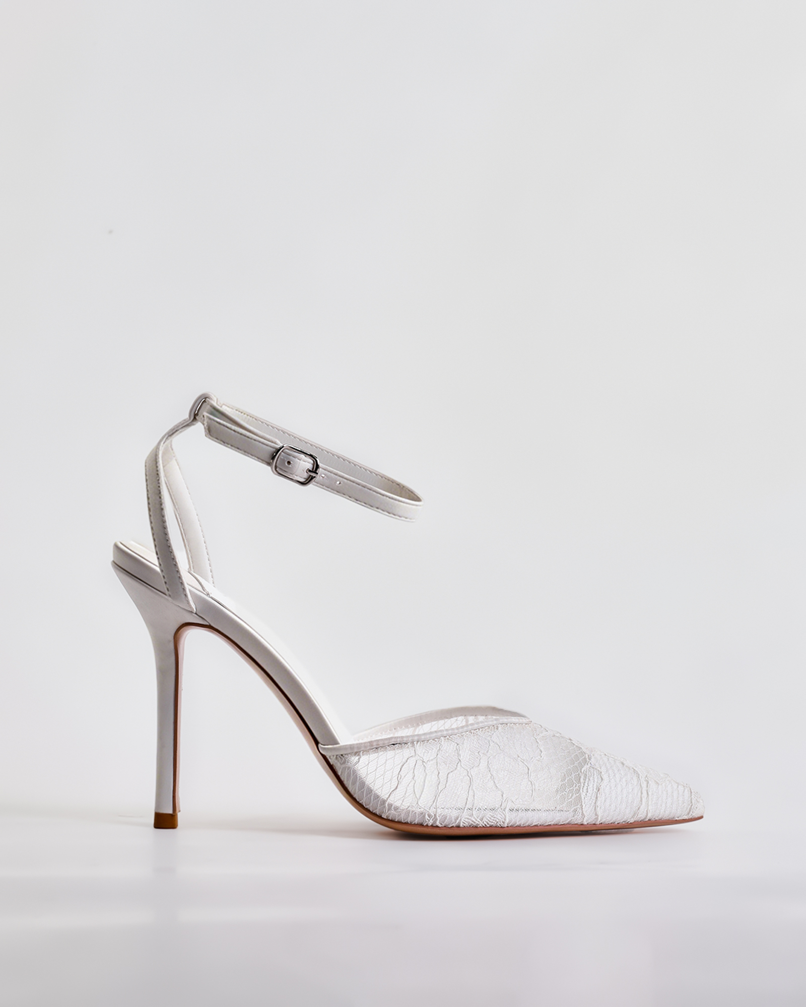 Iga Lace Strap Pumps In All White 