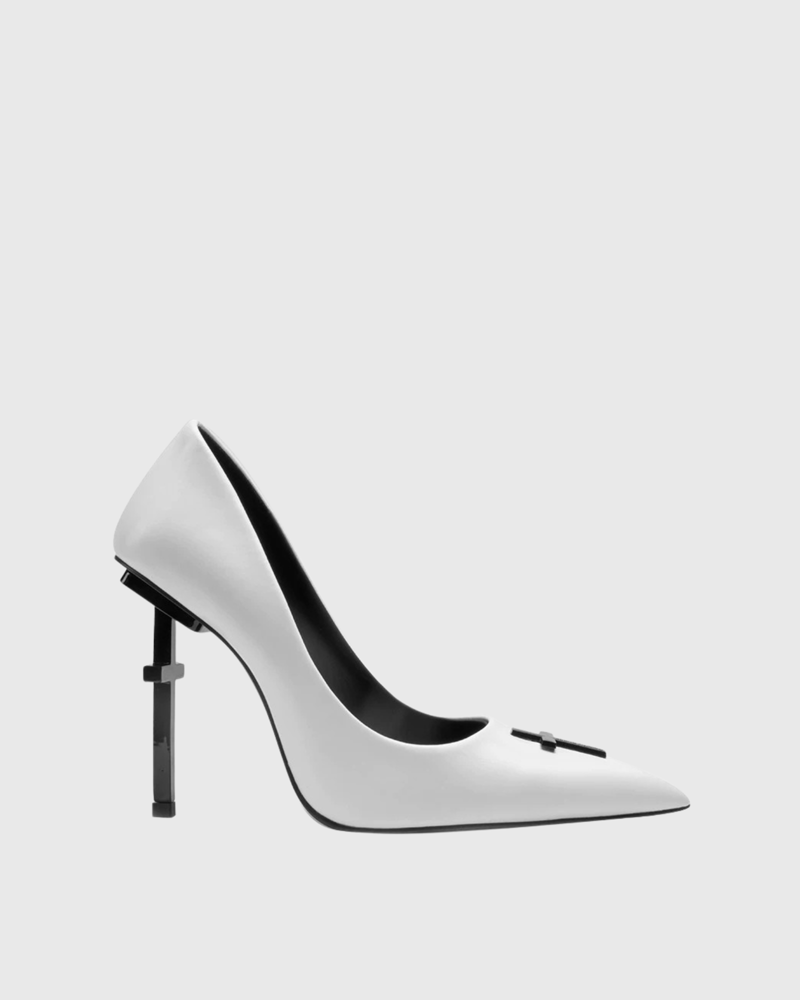 Eadgar Cross Pumps In White