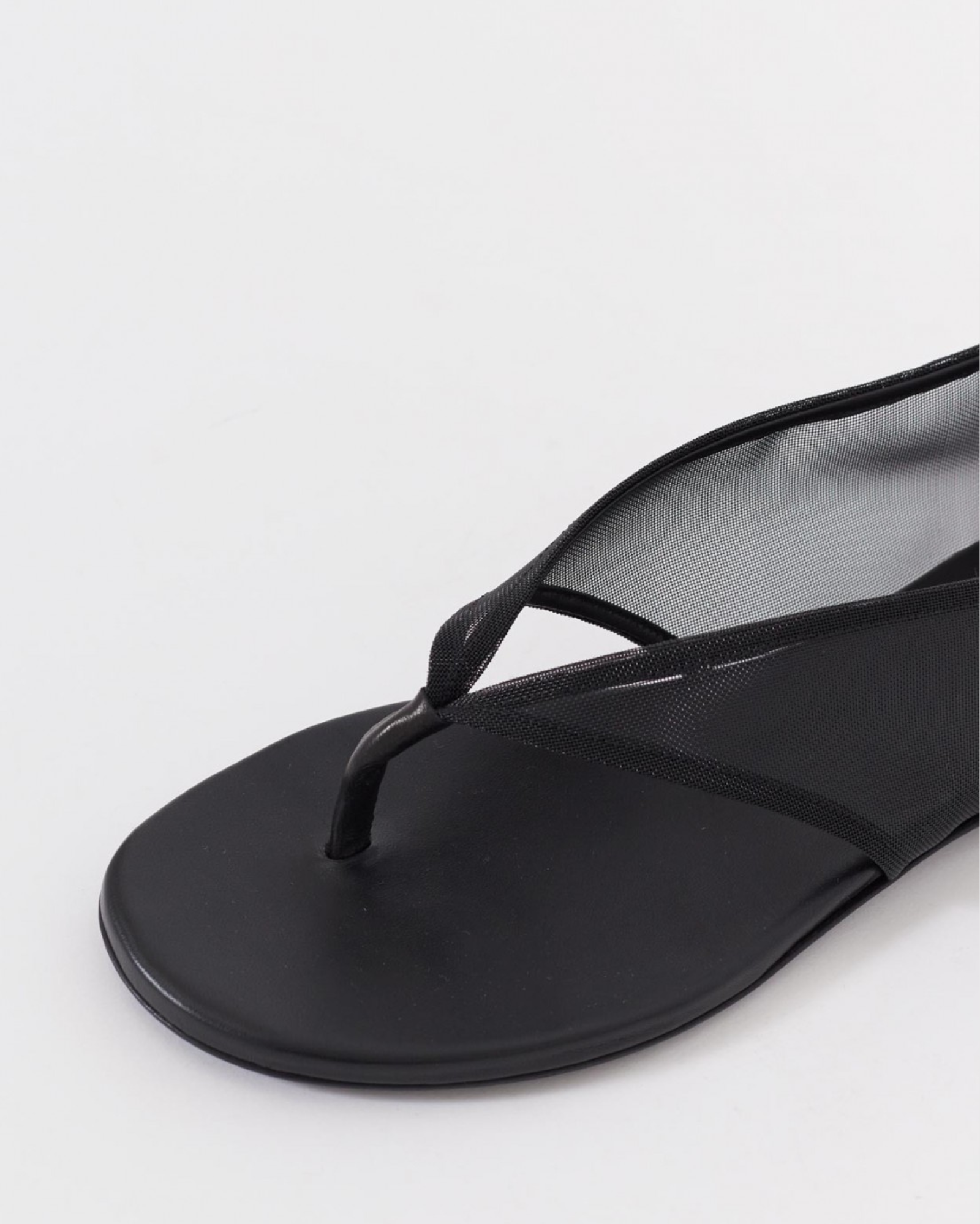 Jale Thong Mesh Splicing Flats In Black