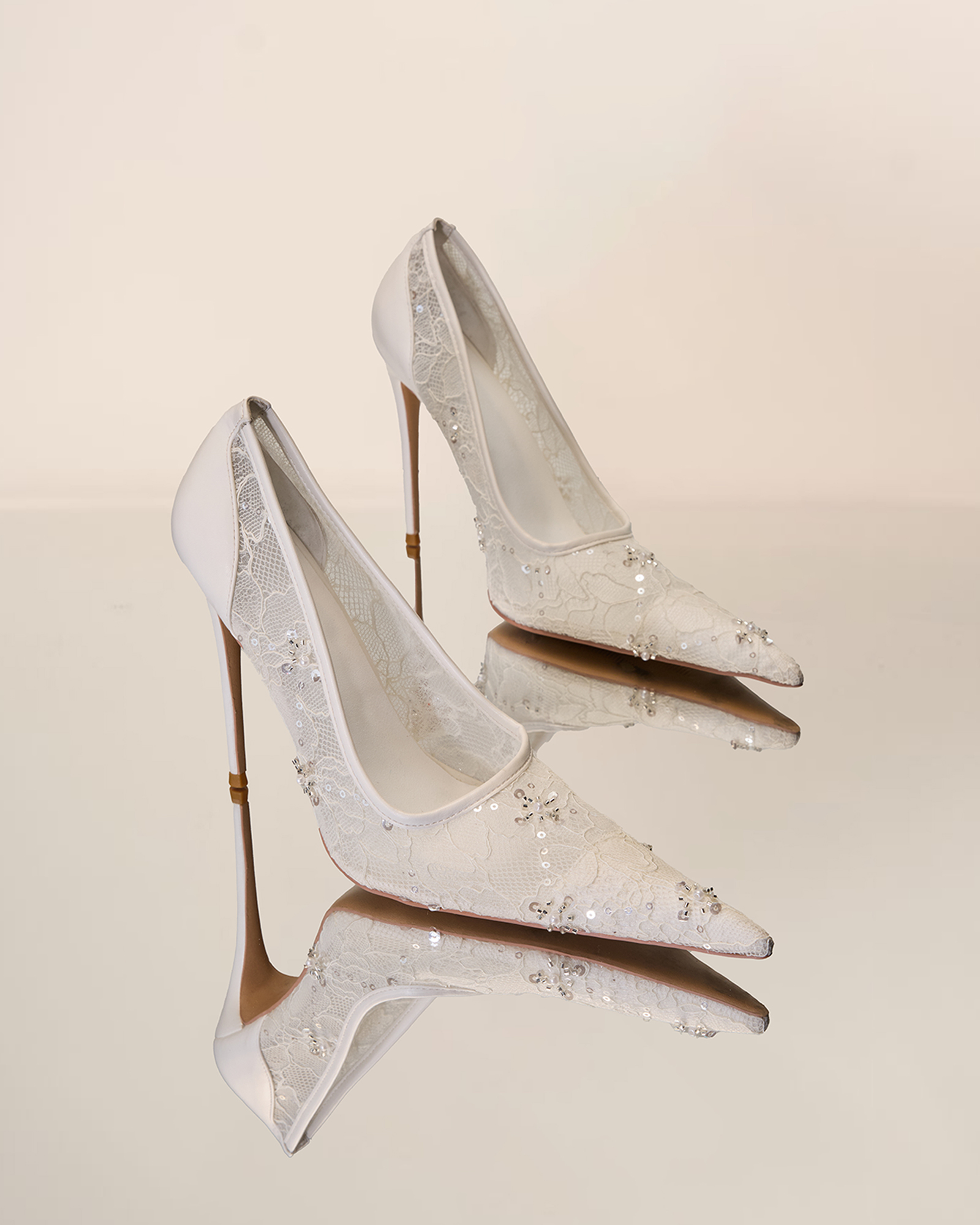 Jorie Lace Splicing Pumps In White