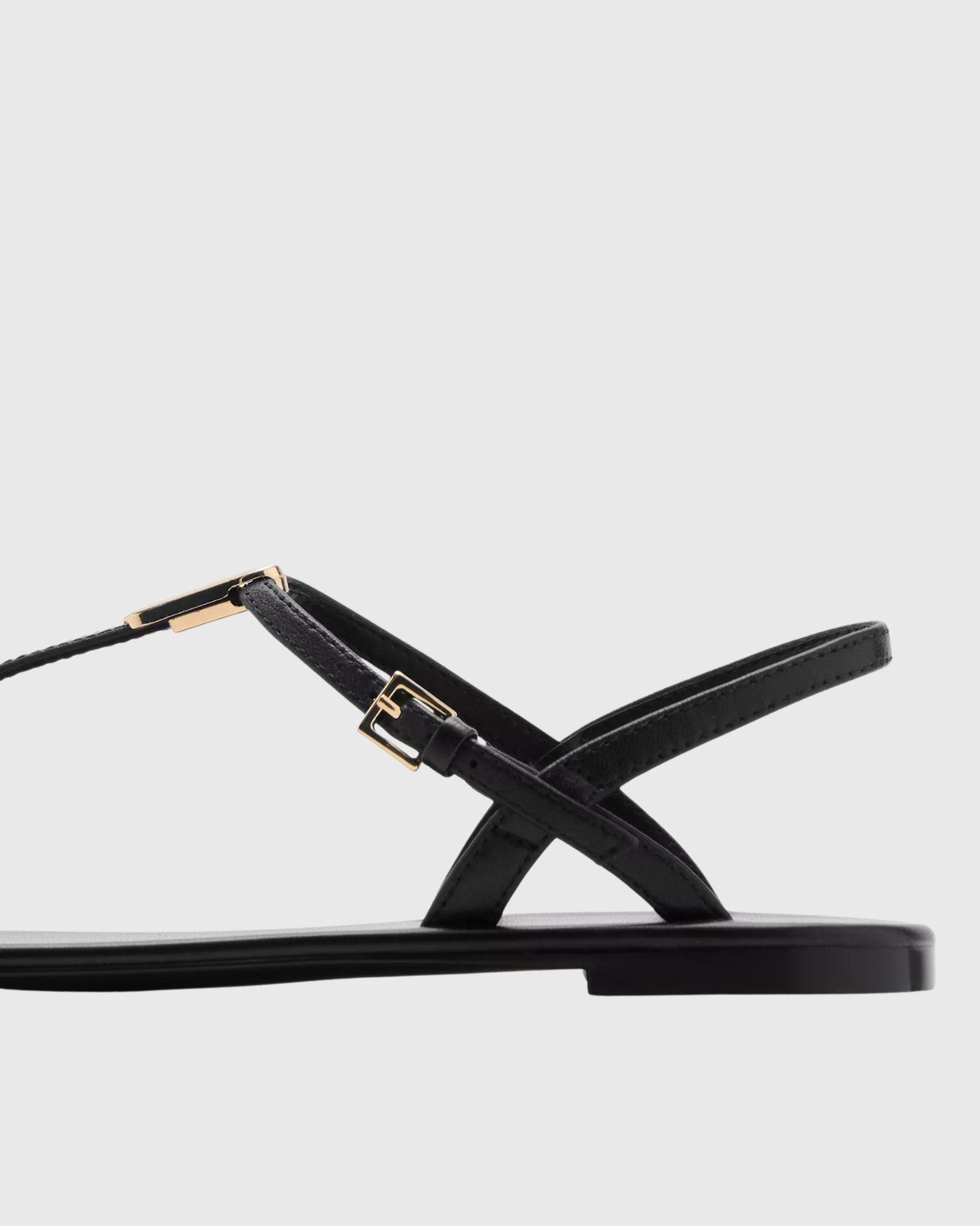 Jaci Strap Thong Flat Sandals In Black