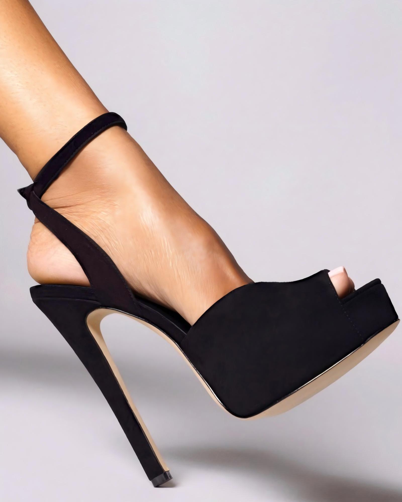 Freya Faux Suede Platfrom Pumps In Black