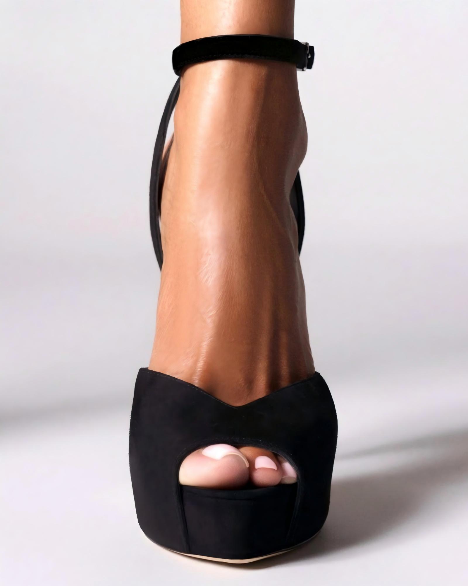 Freya Faux Suede Platfrom Pumps In Black