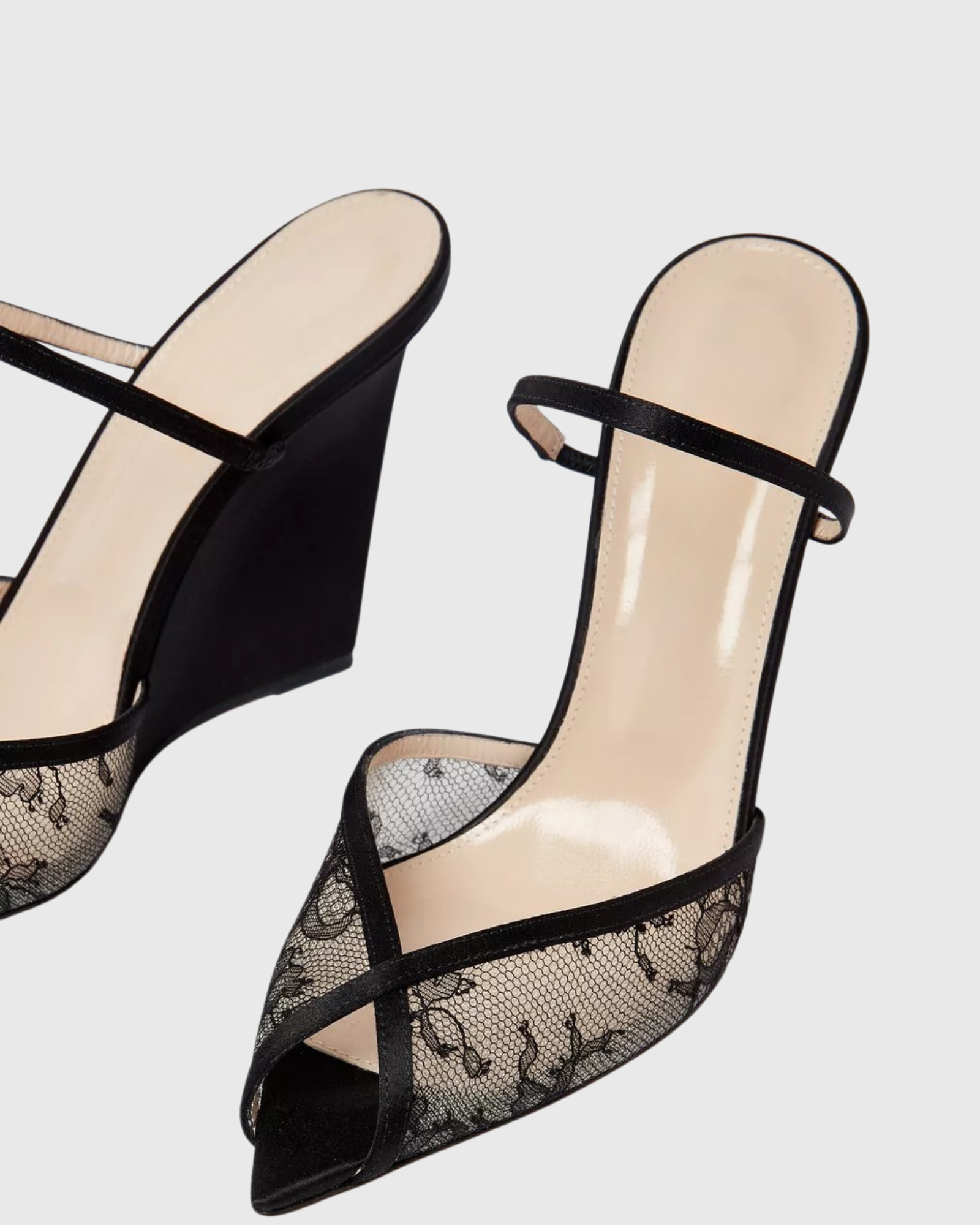 Iesha Lace Wedge Sandals In Black