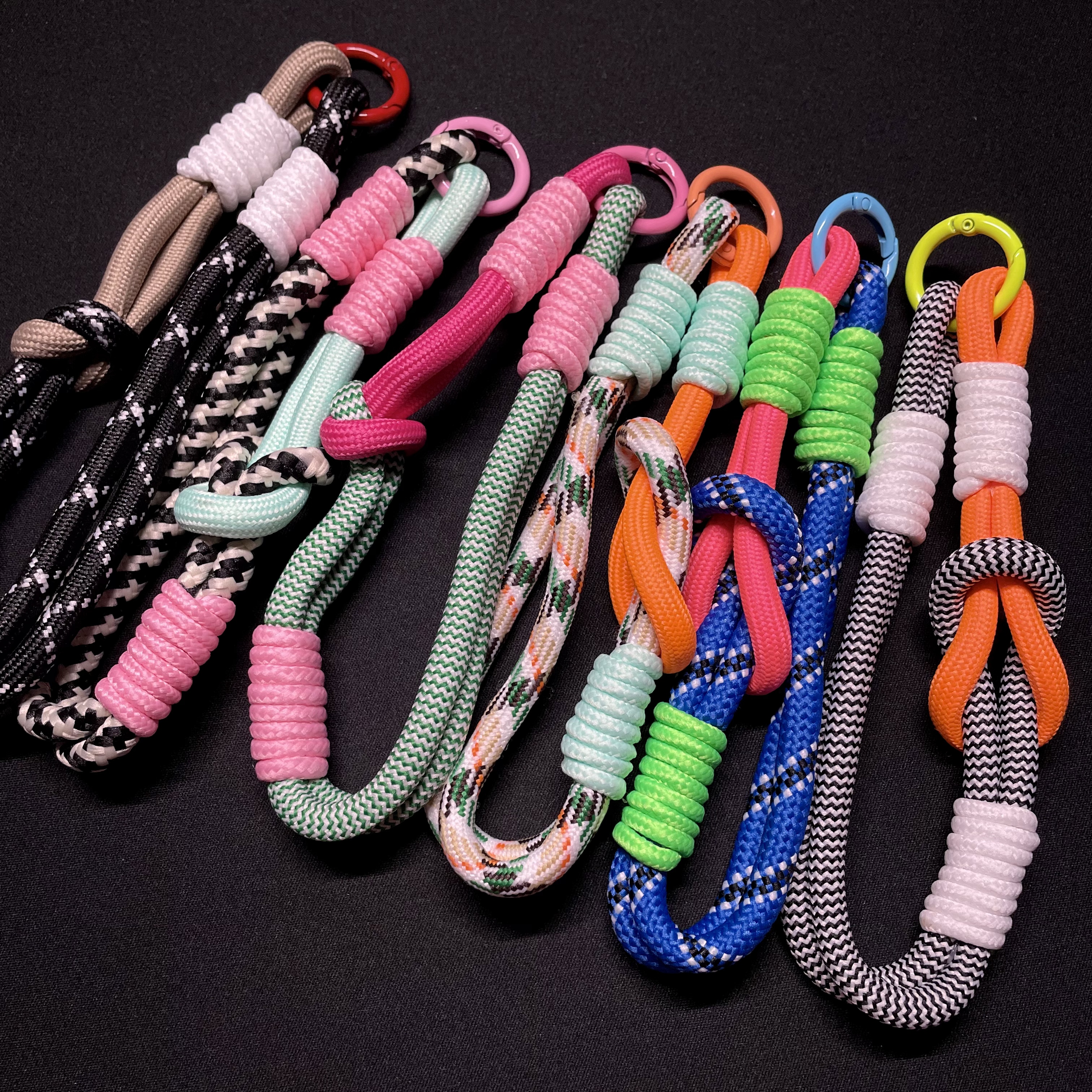 Color-block single-loop lanyard