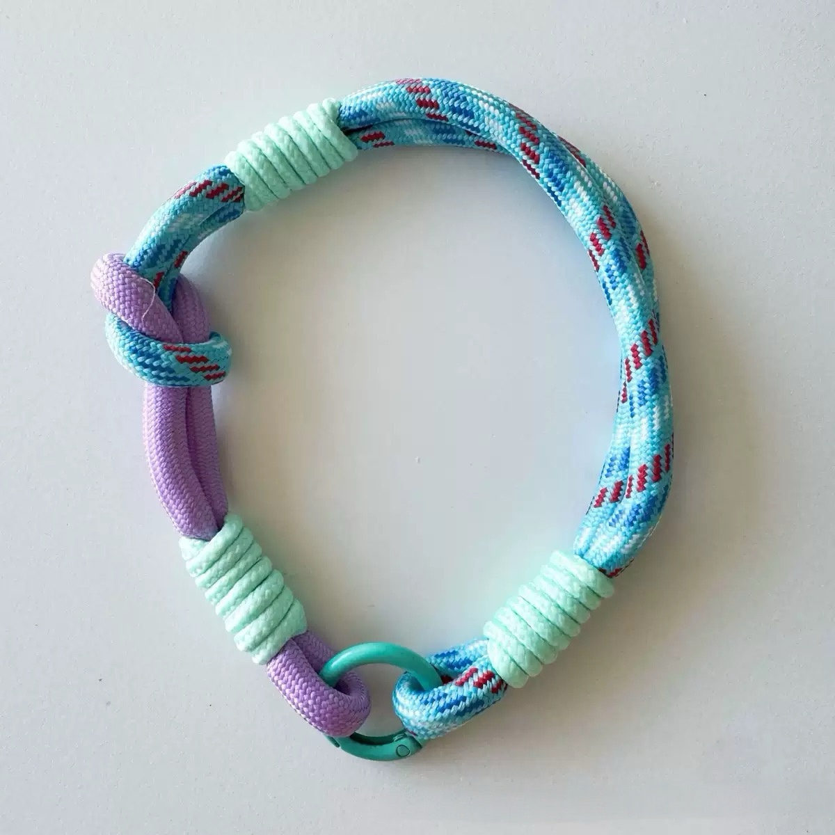 Color-block single-loop lanyard