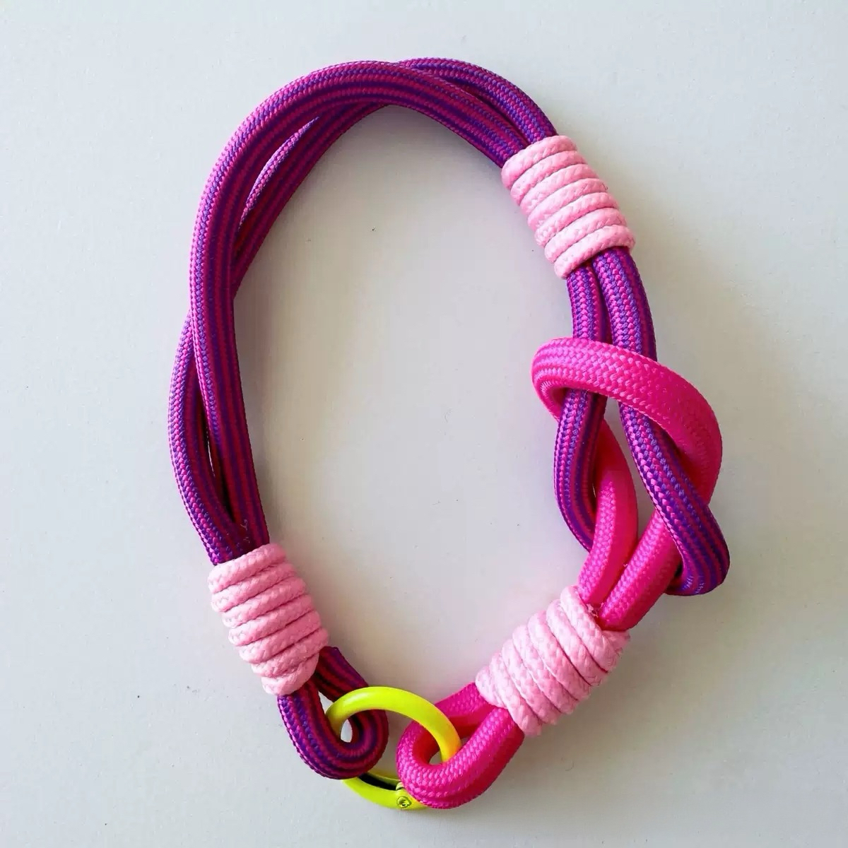 Color-block single-loop lanyard