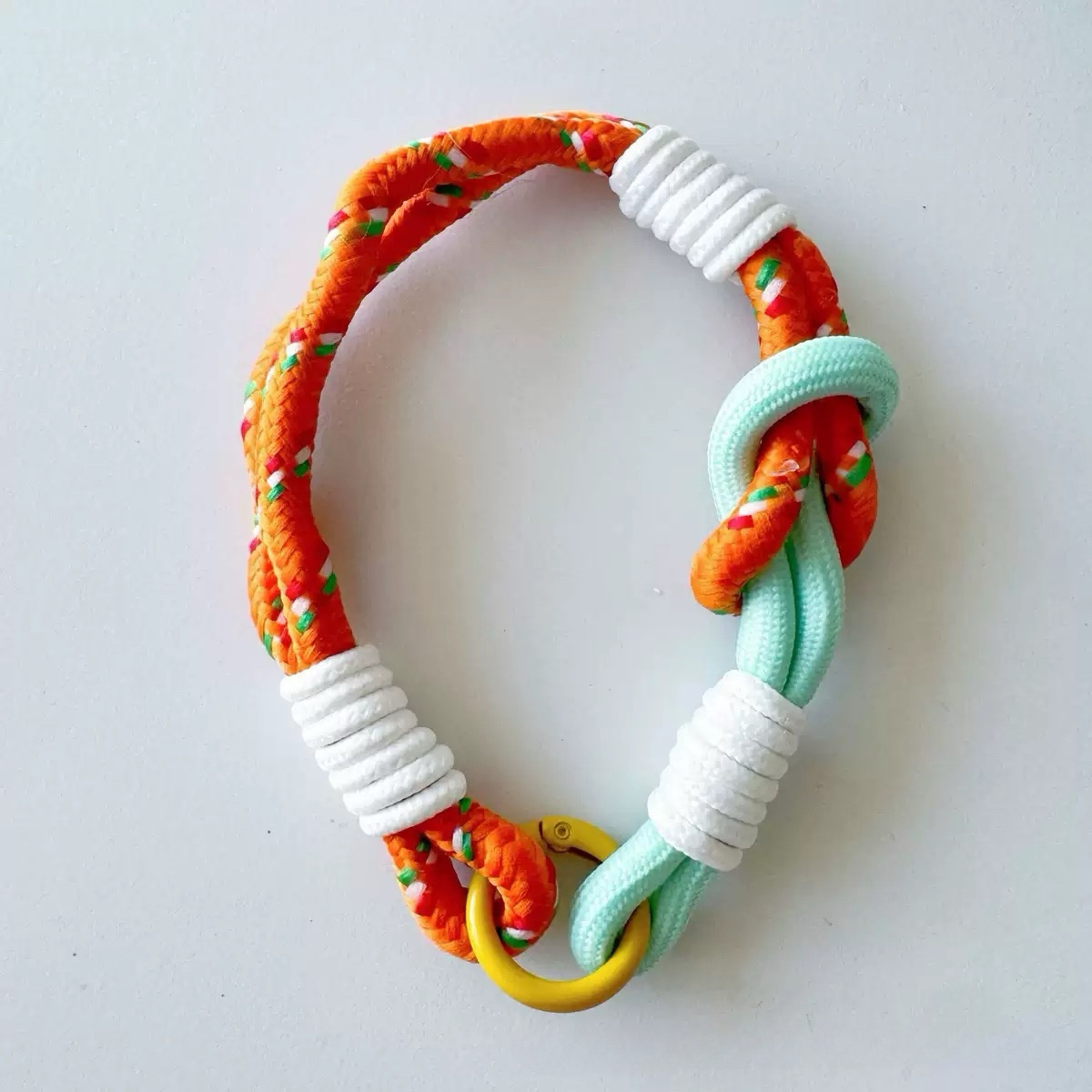 Color-block single-loop lanyard