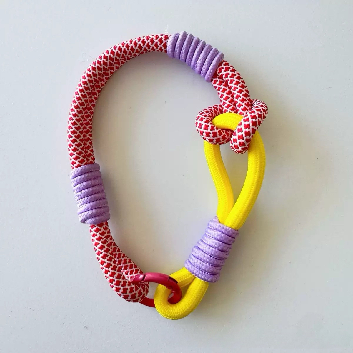 Color-block single-loop lanyard