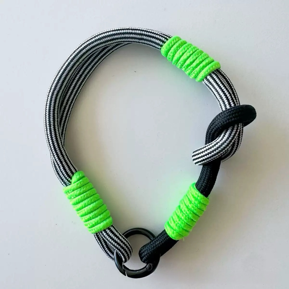 Color-block single-loop lanyard