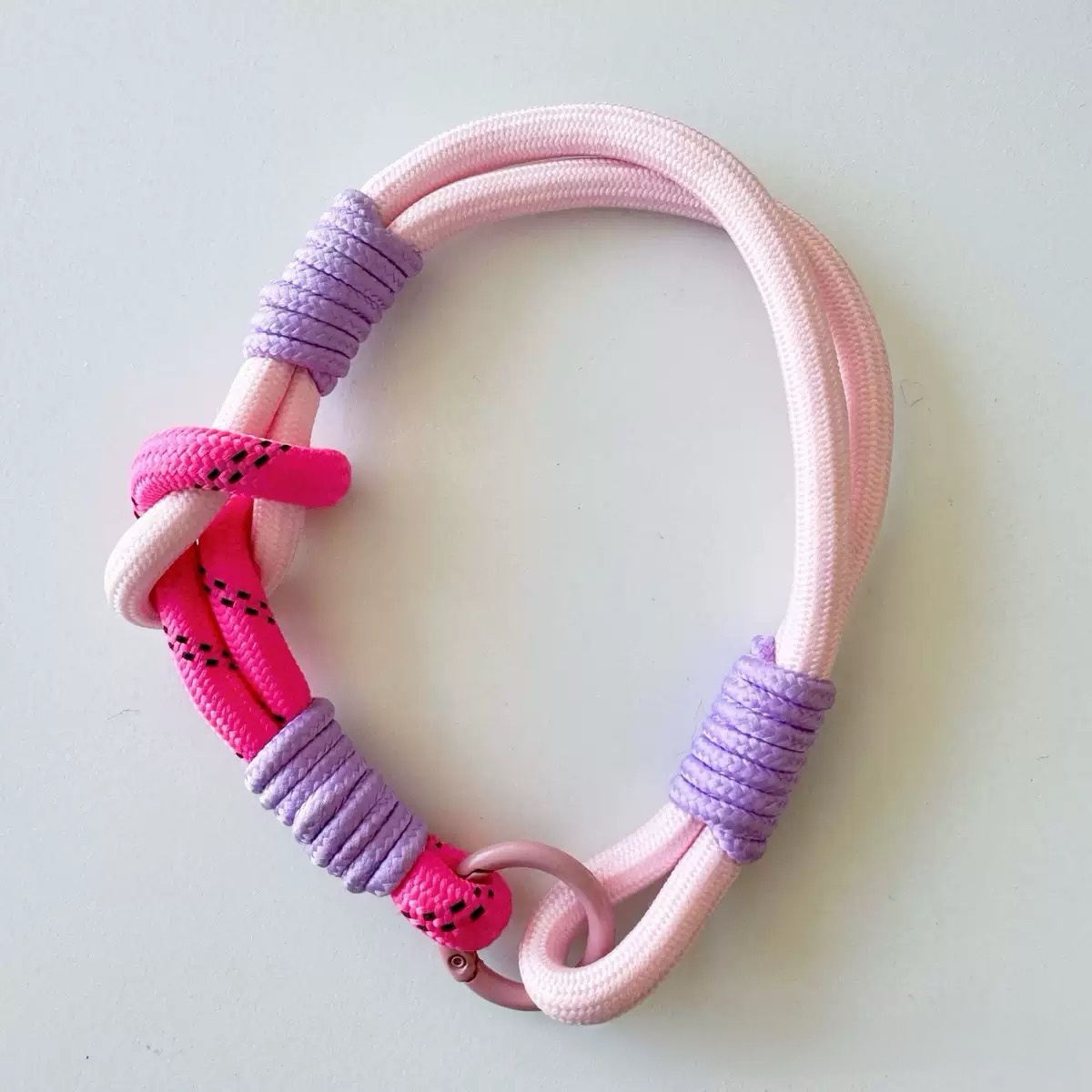 Color-block single-loop lanyard