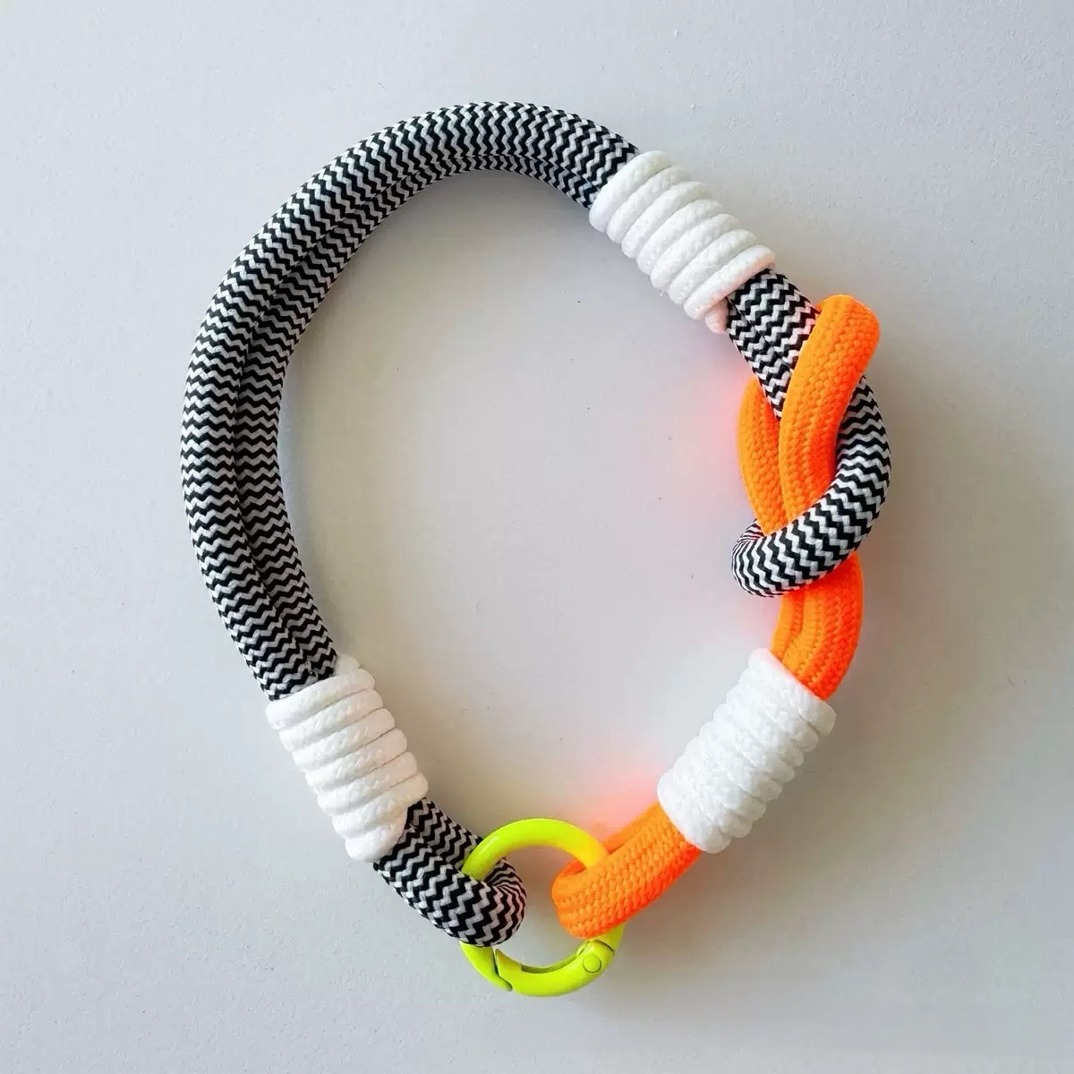 Color-block single-loop lanyard