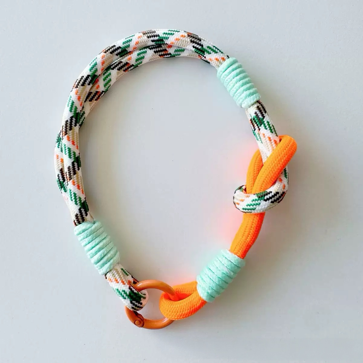 Color-block single-loop lanyard