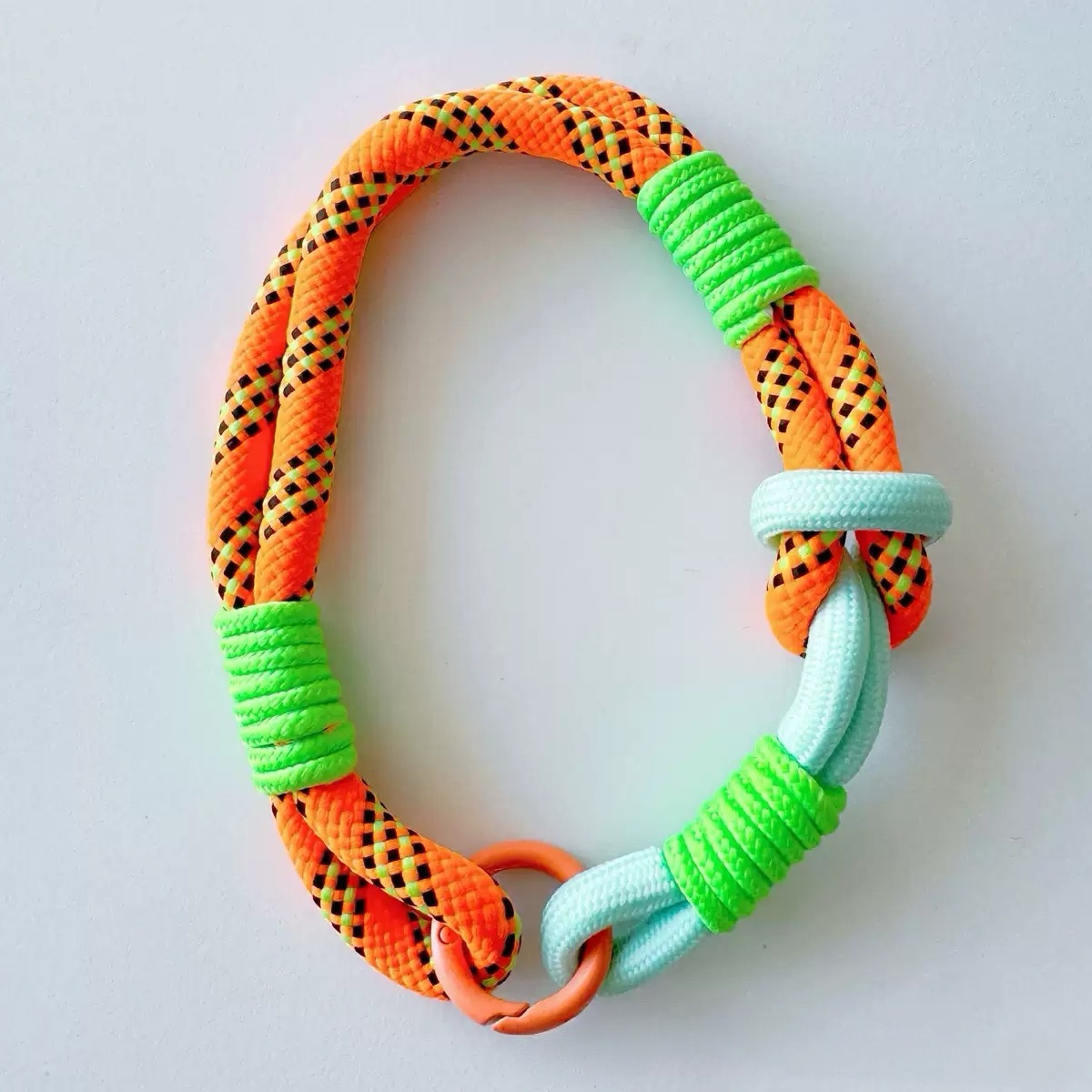 Color-block single-loop lanyard