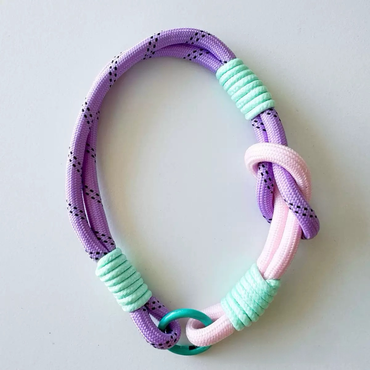 Color-block single-loop lanyard