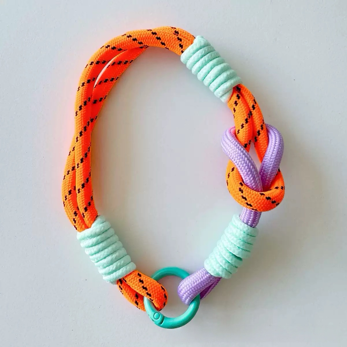 Color-block single-loop lanyard