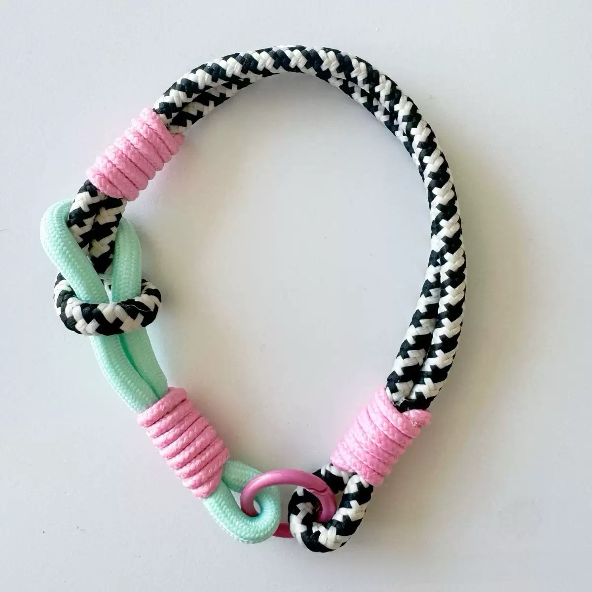 Color-block single-loop lanyard