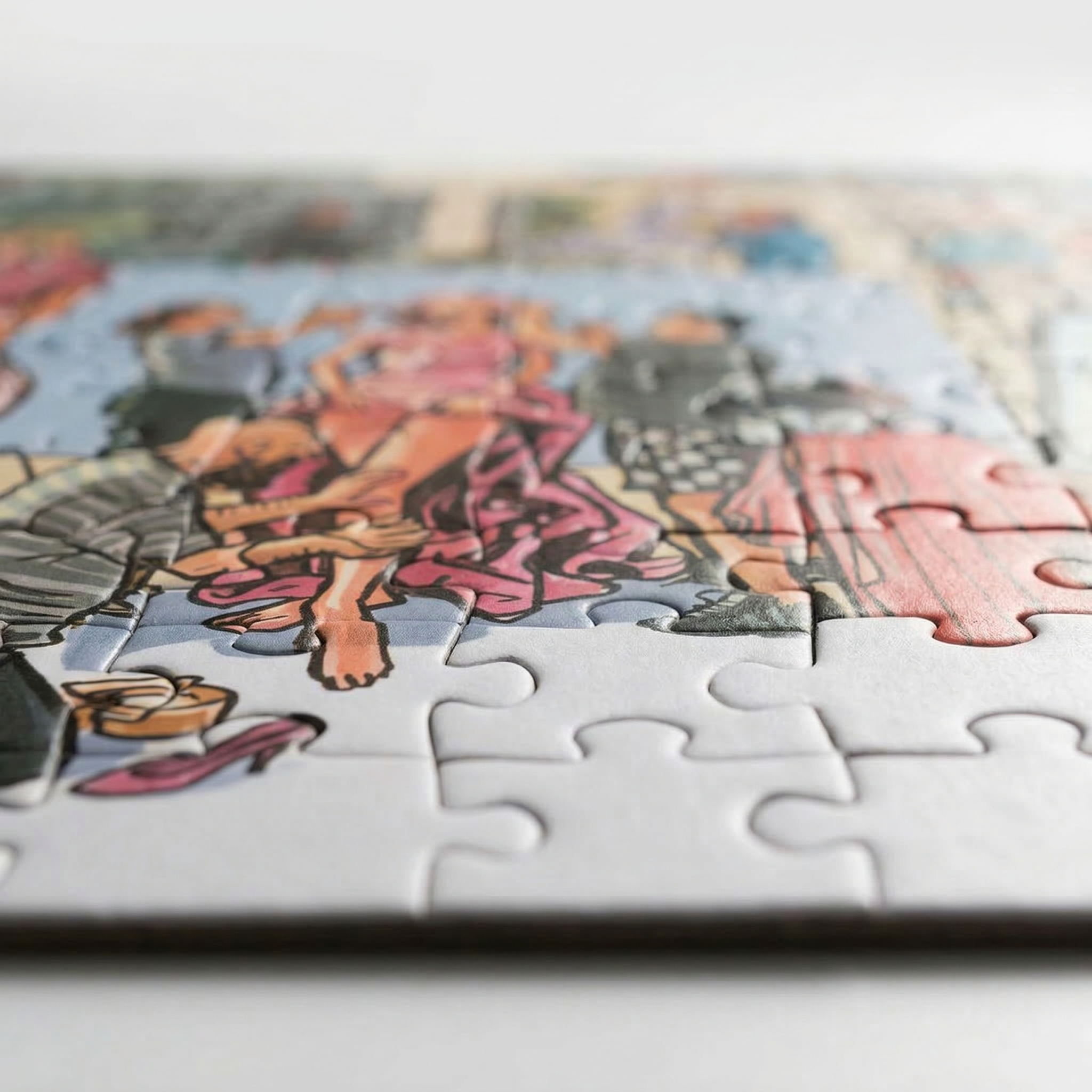 The "Fashion Shooting Set" art puzzle consists of 2000 pieces. It is suitable for adults and can be used for entertainment and stress relief.