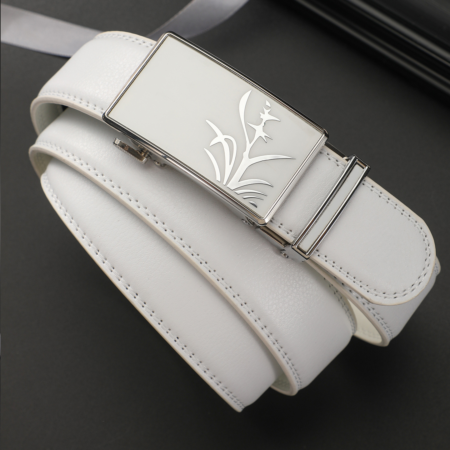 Men's White Leather Belt with Automatic Buckle — Business-Style Cowhide Waistband, Trendy & Versatile