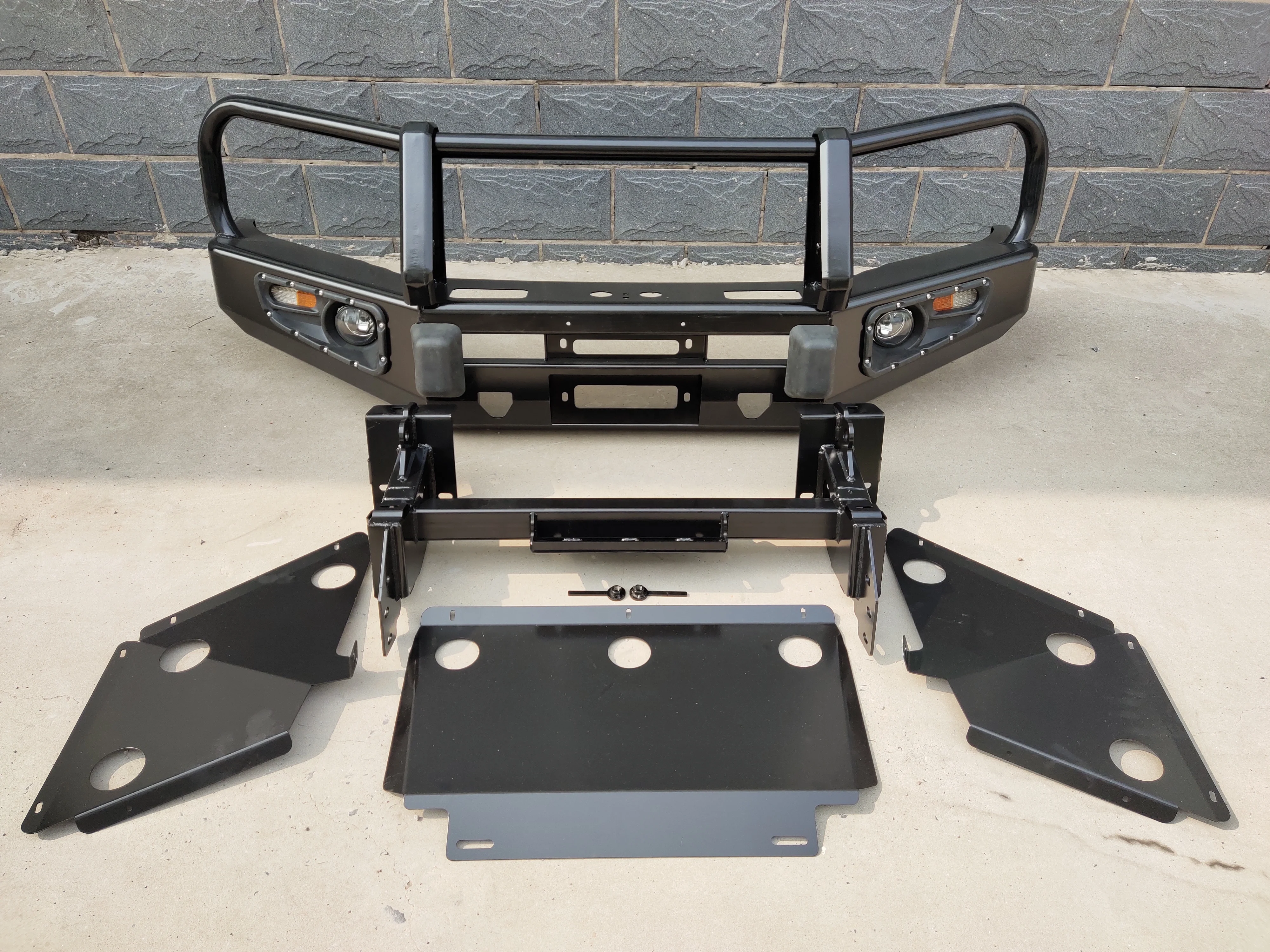 Car Bumper Auto Popular Bumper Steel With Lamps Easy Installation  4x4 off Road  for Toyota TACOMA 2016 Onwards