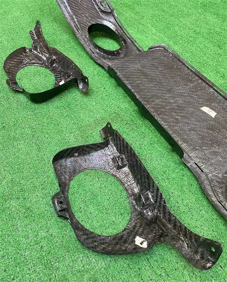 High quality OEM style dry carbon fiber rear diffuser exhaust pipe for Porsche 992 911 2019-2022 Carrera