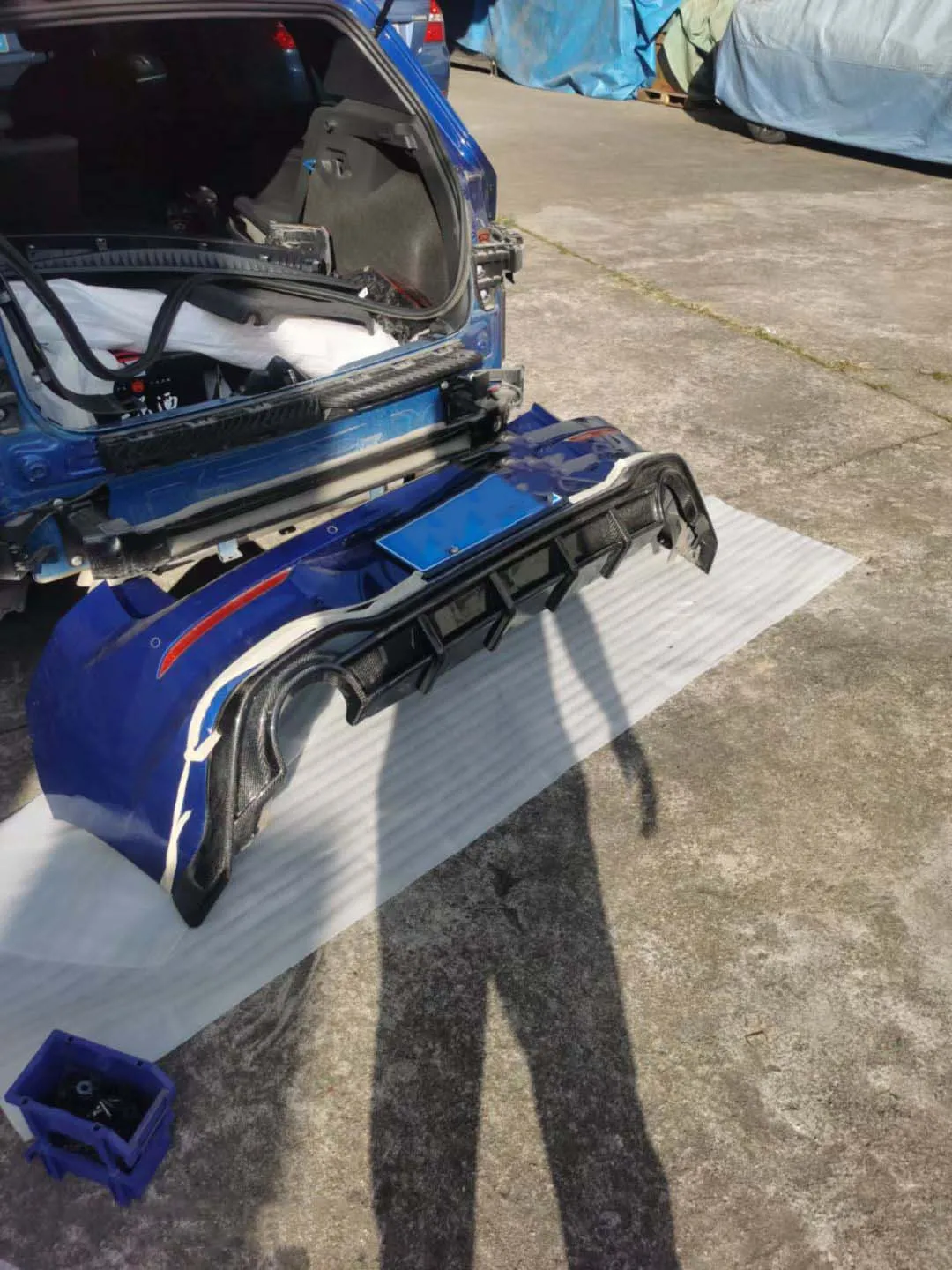 For 2020 2023 Volkswagen Golf8 MK8 CS Style Carbon Fiber Rear Bumper Diffuser with Exhaust Pipe GTI8 Auto Racing