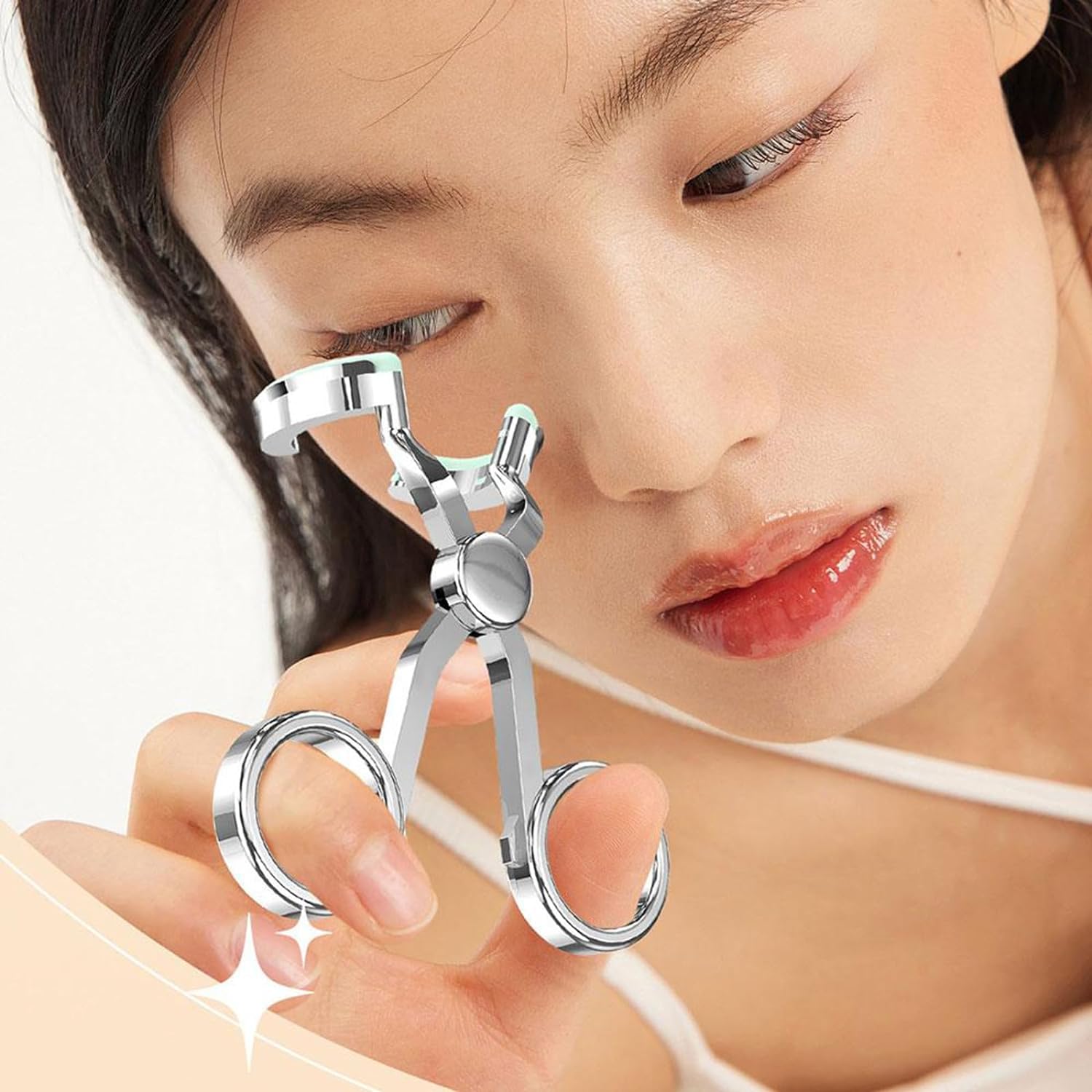 Colored Daily Contact Lens Wearing Aids