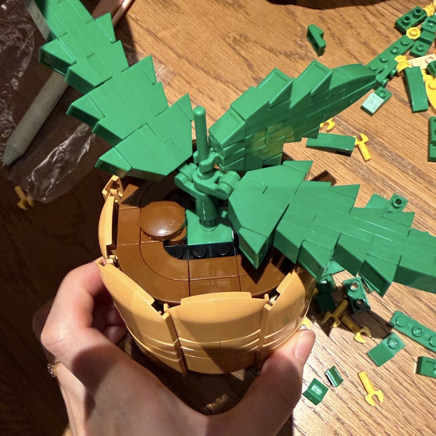 GD  G-DRAGON Daisy Building Blocks