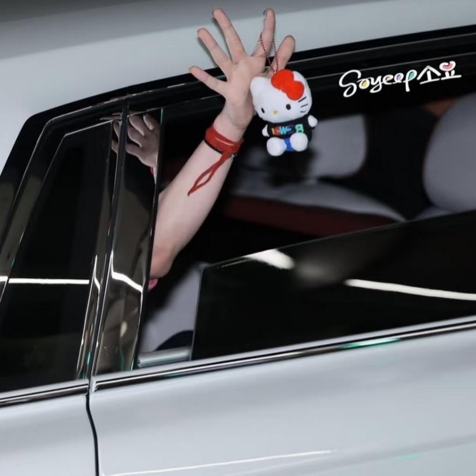 GD-Same style  Jisoo-Same style  Sanrio  Hello Kitty 