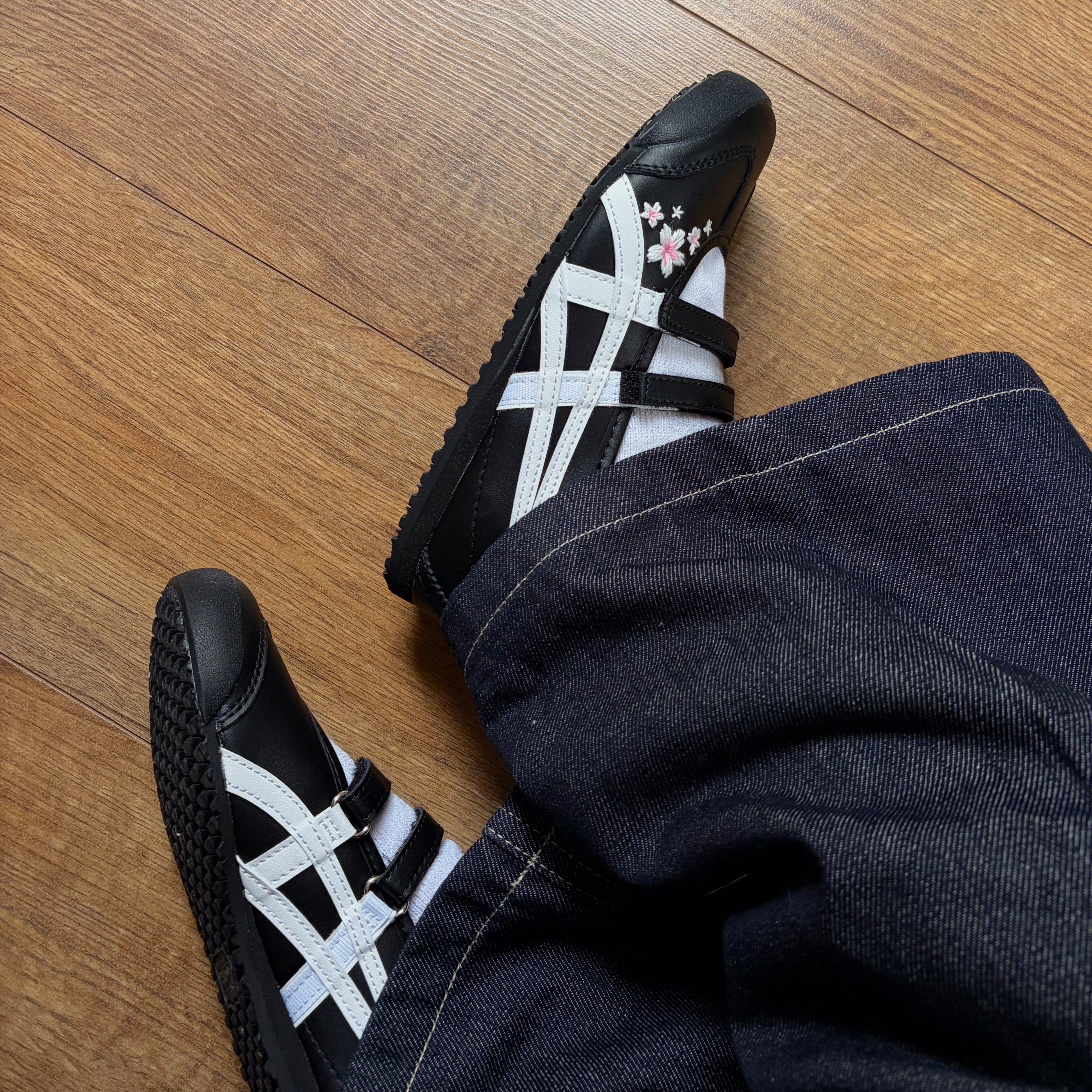  (Black) Embroidered Ballet Flats