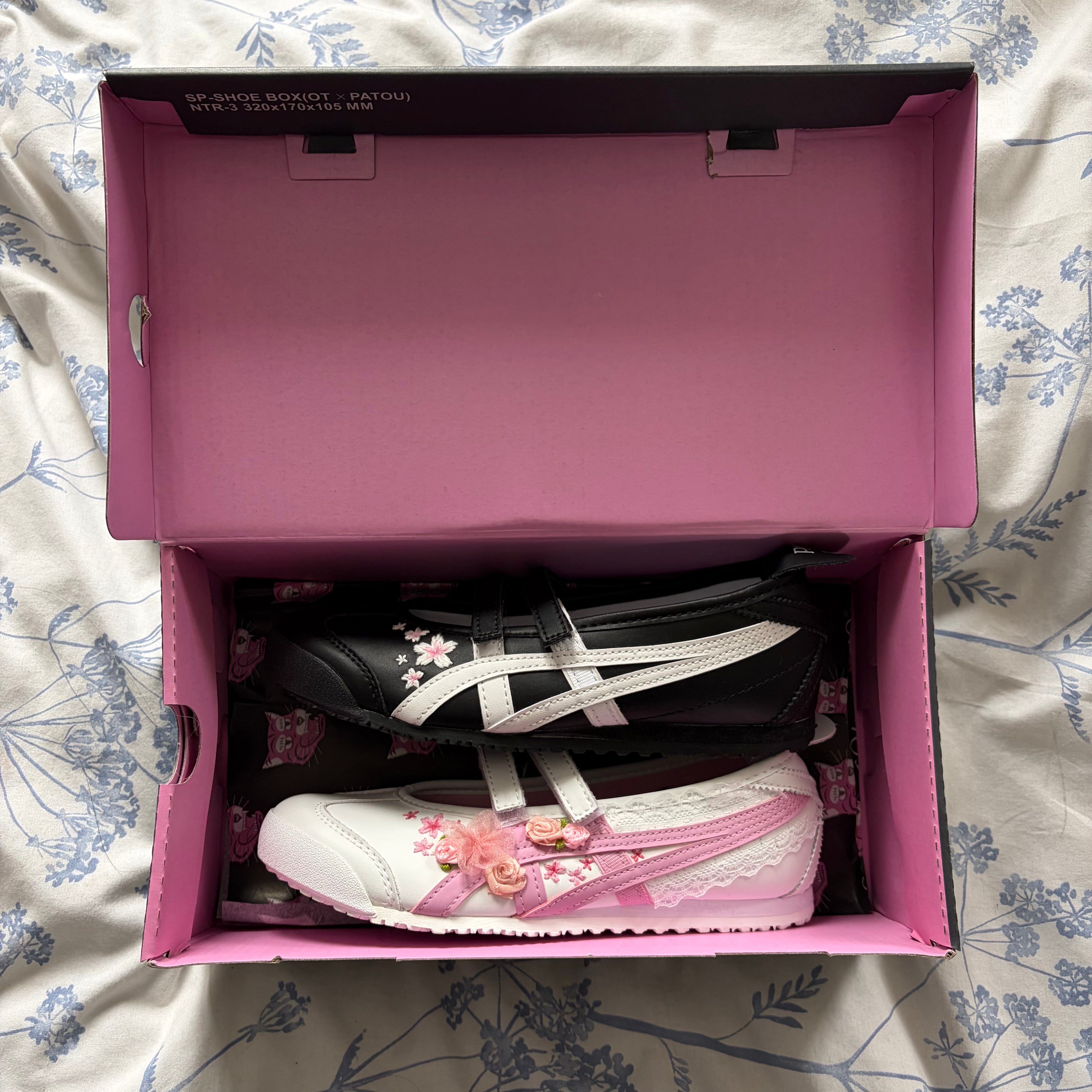  (Black) Embroidered Ballet Flats