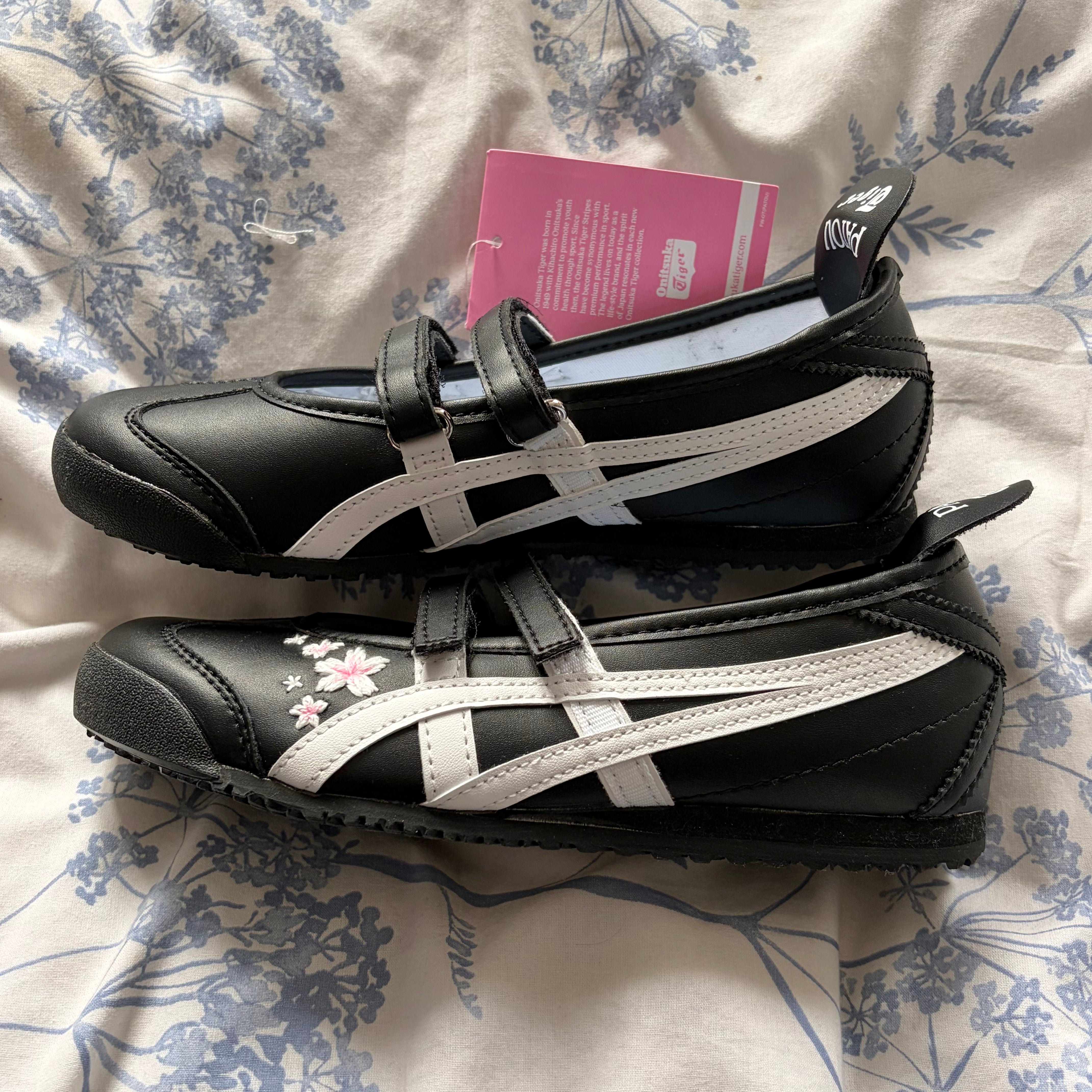  (Black) Embroidered Ballet Flats