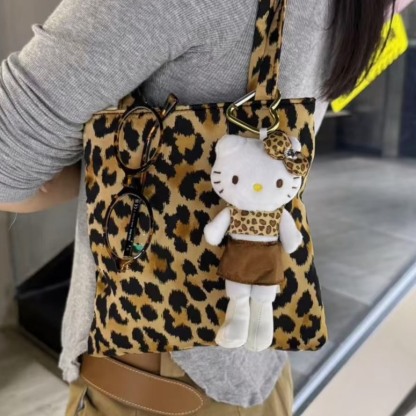 GD-Same style  Jisoo-Same style  Sanrio  Hello Kitty 