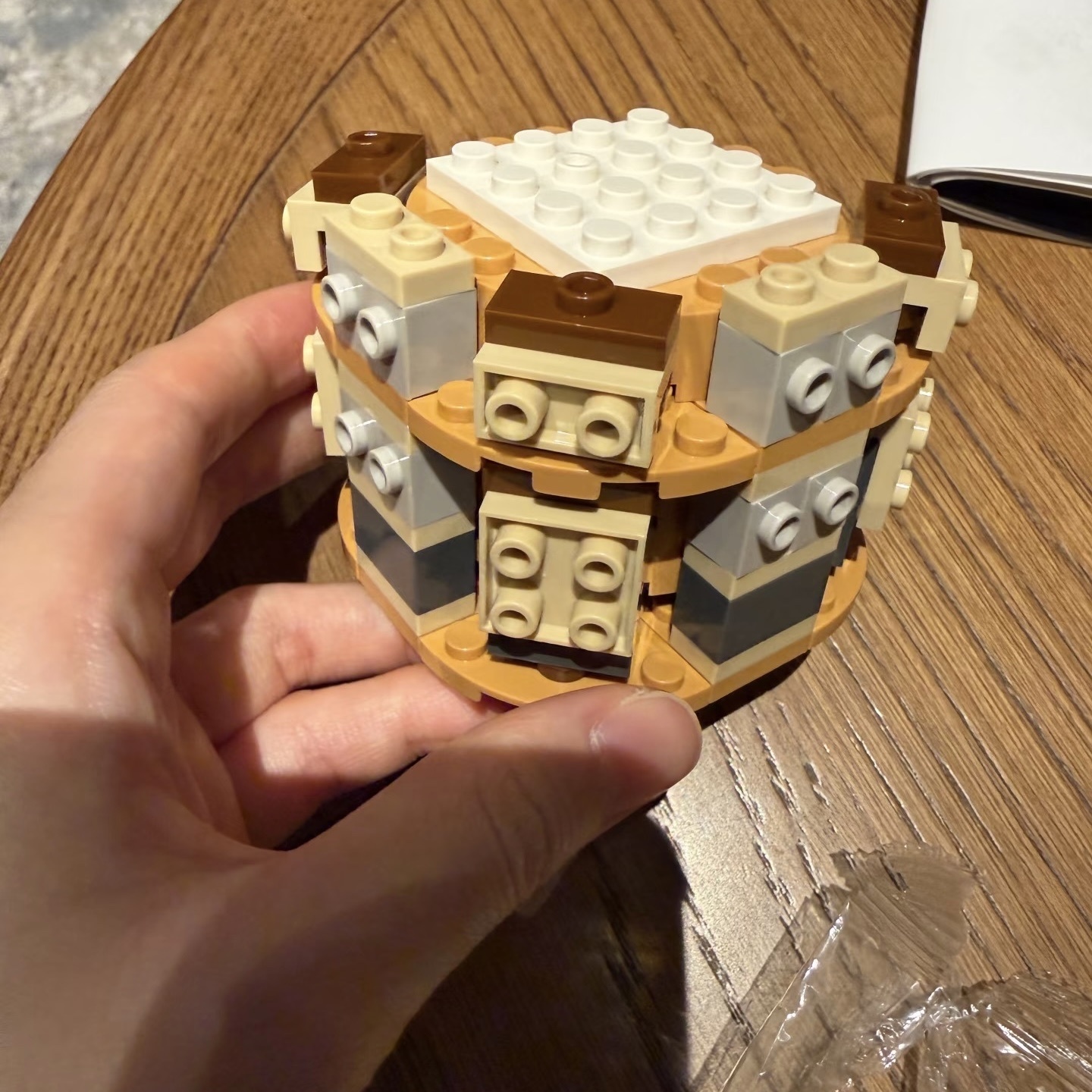 GD  G-DRAGON Daisy Building Blocks