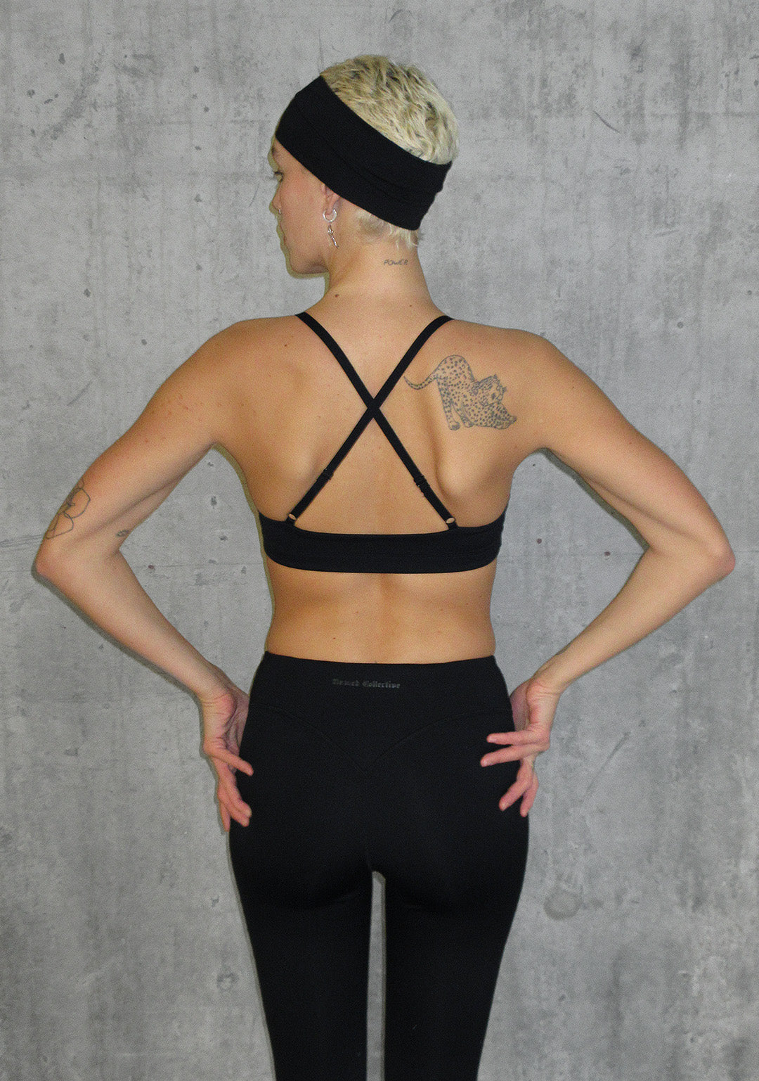 Luxeapperal™  CROSS BACK SPORTS BRA BLACK