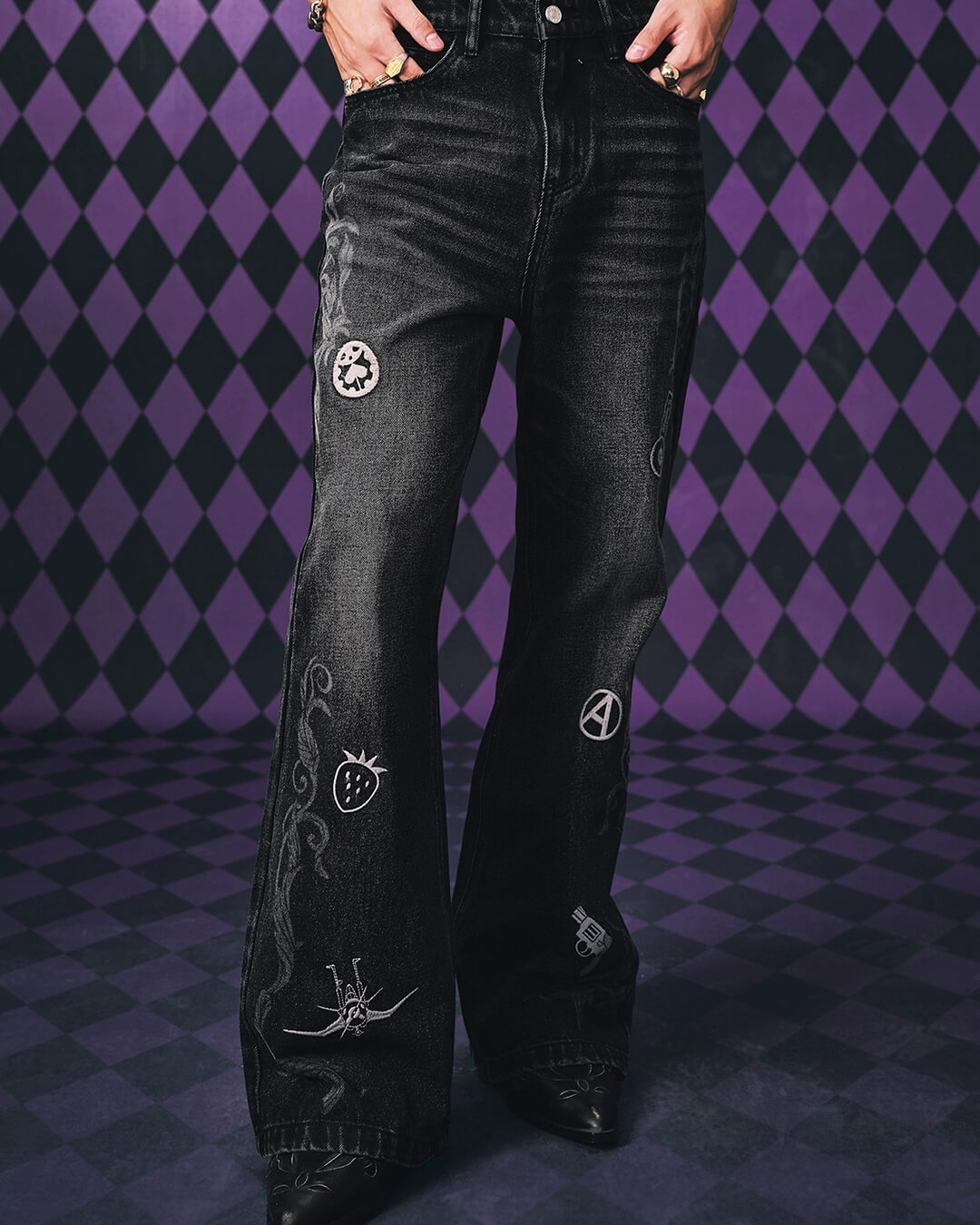 JOJO  Icon Embroidery Washed Distressed Jeans