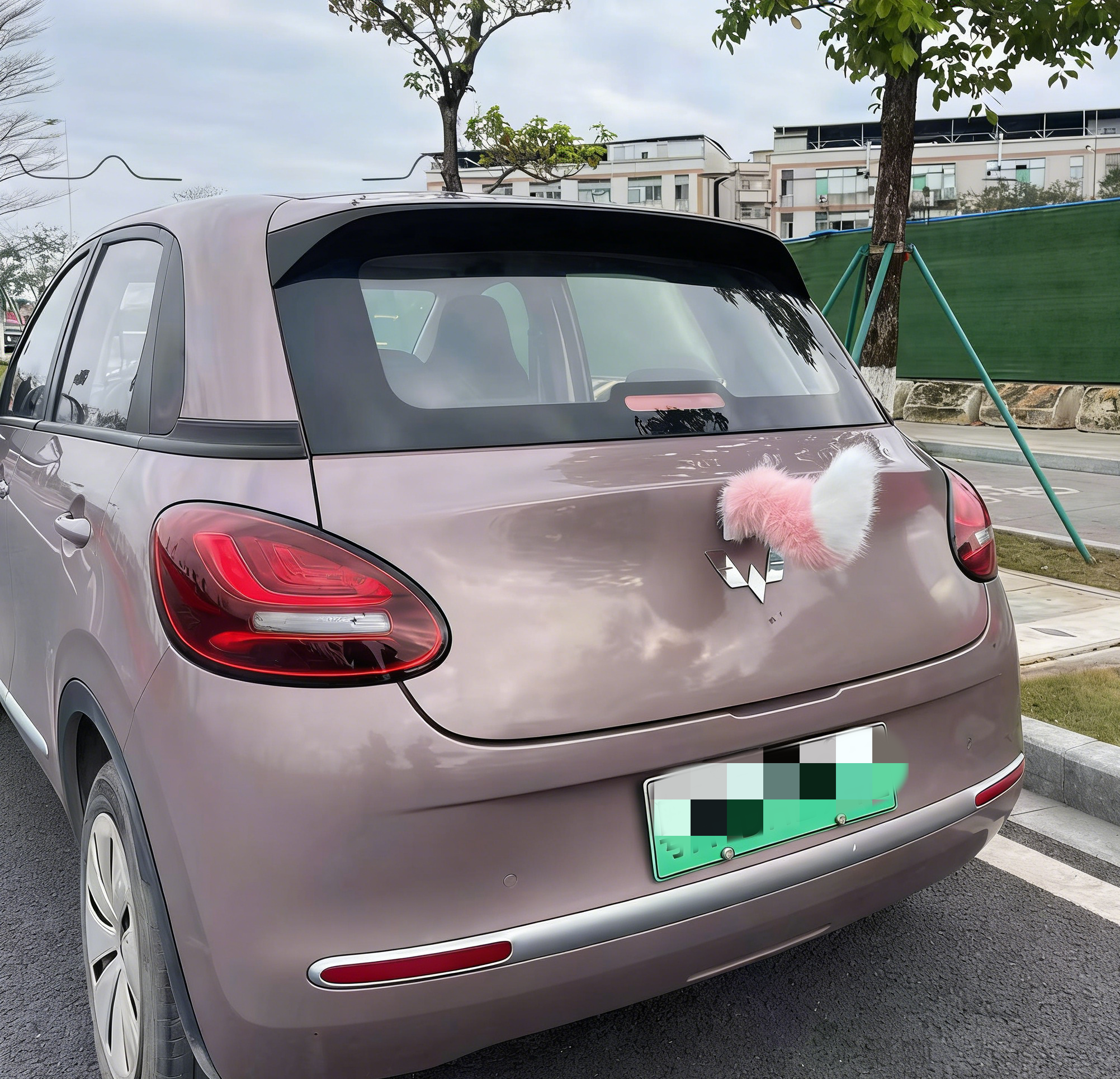 Voice-Controlled & Remote Wagging Car Tail 
