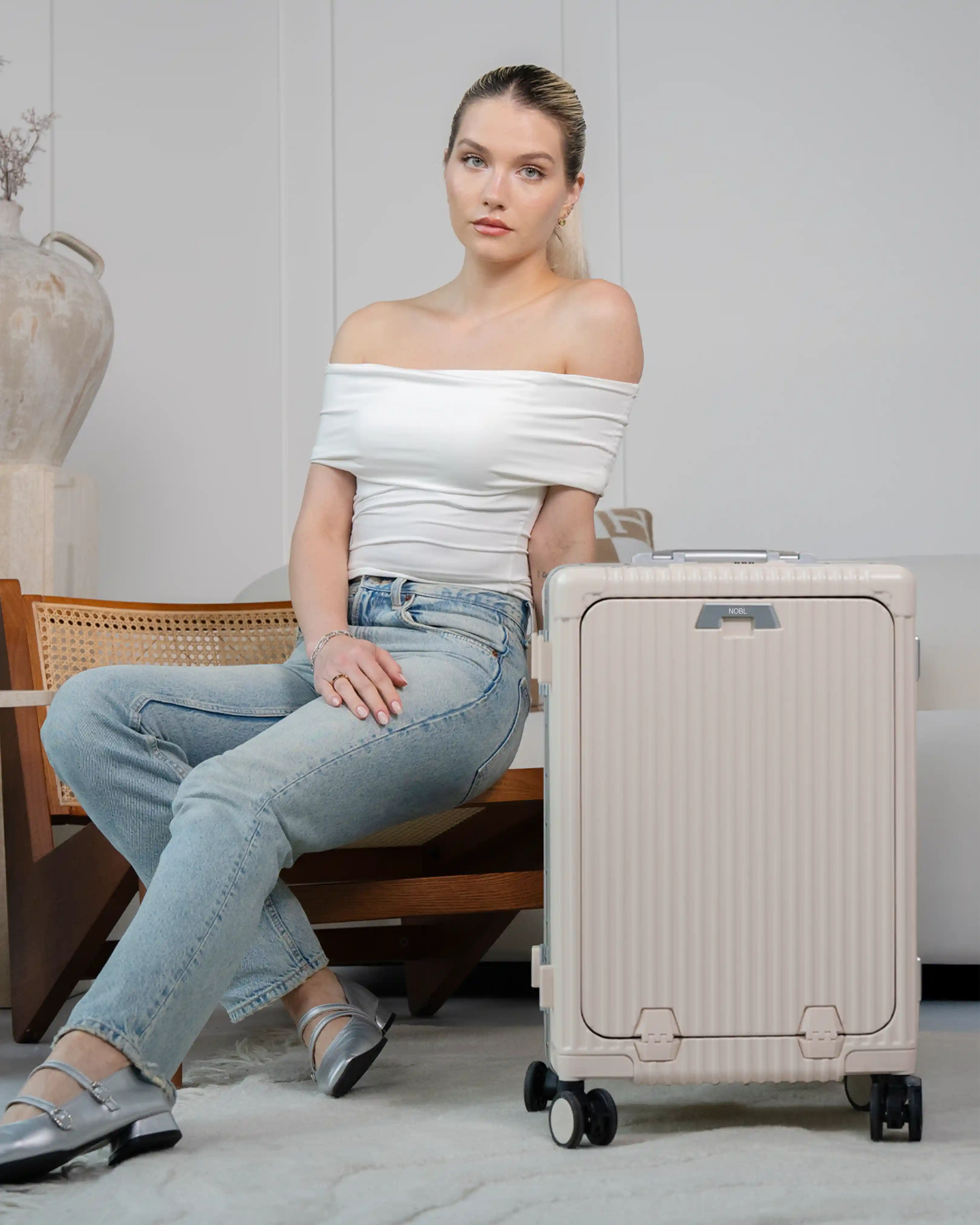All-in-One Smart Carry-On Suitcase with GPS Tracking, Front Laptop Pocket, USB Charger & Cup Holder