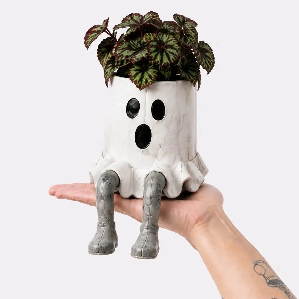 📍⏳  60% OFF – 🎃 Halloween Hanging Leg Planter | Hand-Painted Resin Character Pot for Succulents, Shelves, Desks, Porches & Spooky Seasonal Displays 🪴