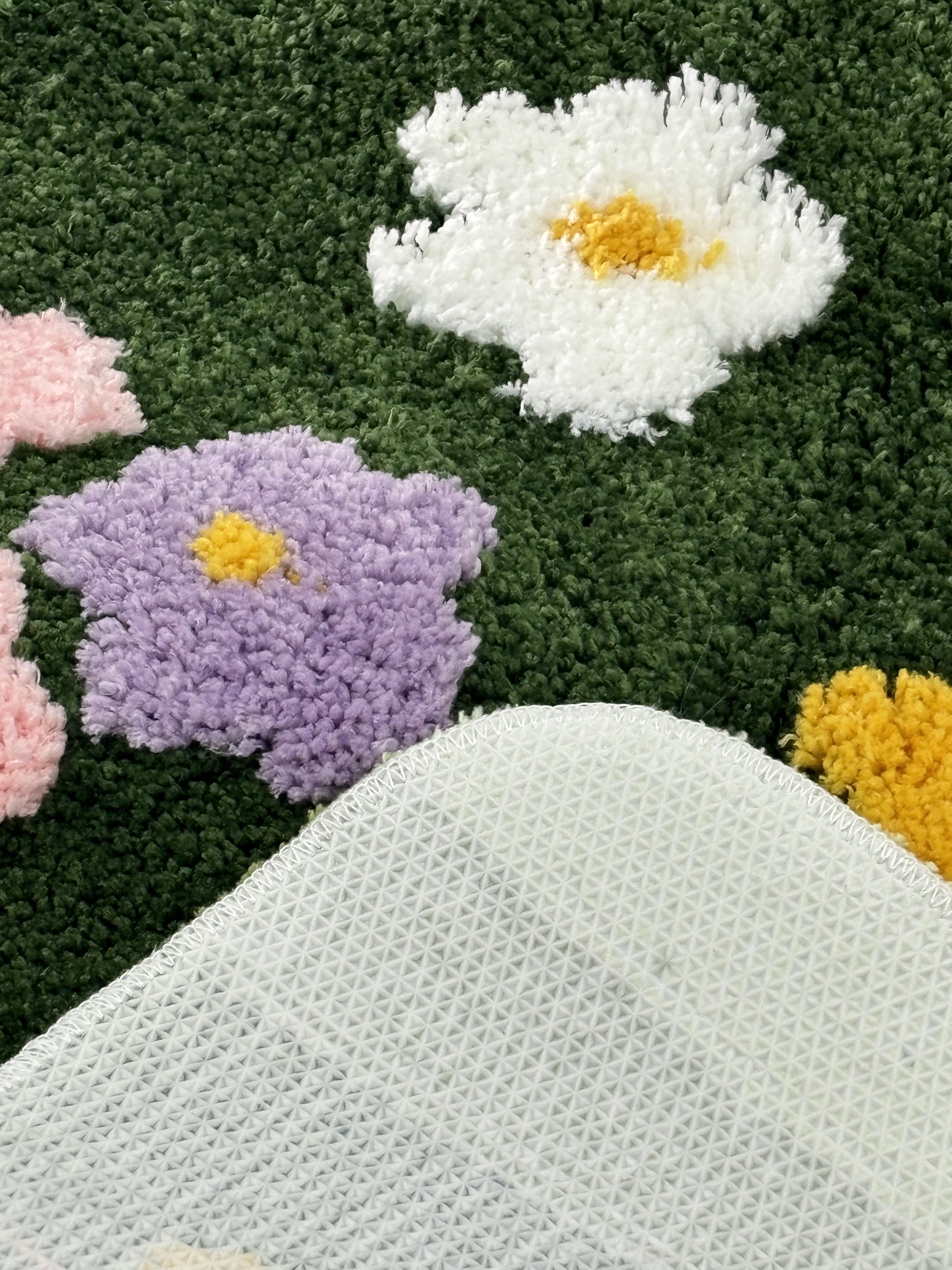 Space-saving jacquard rug, thick and foldable, stylish geometric pattern for small apartments.