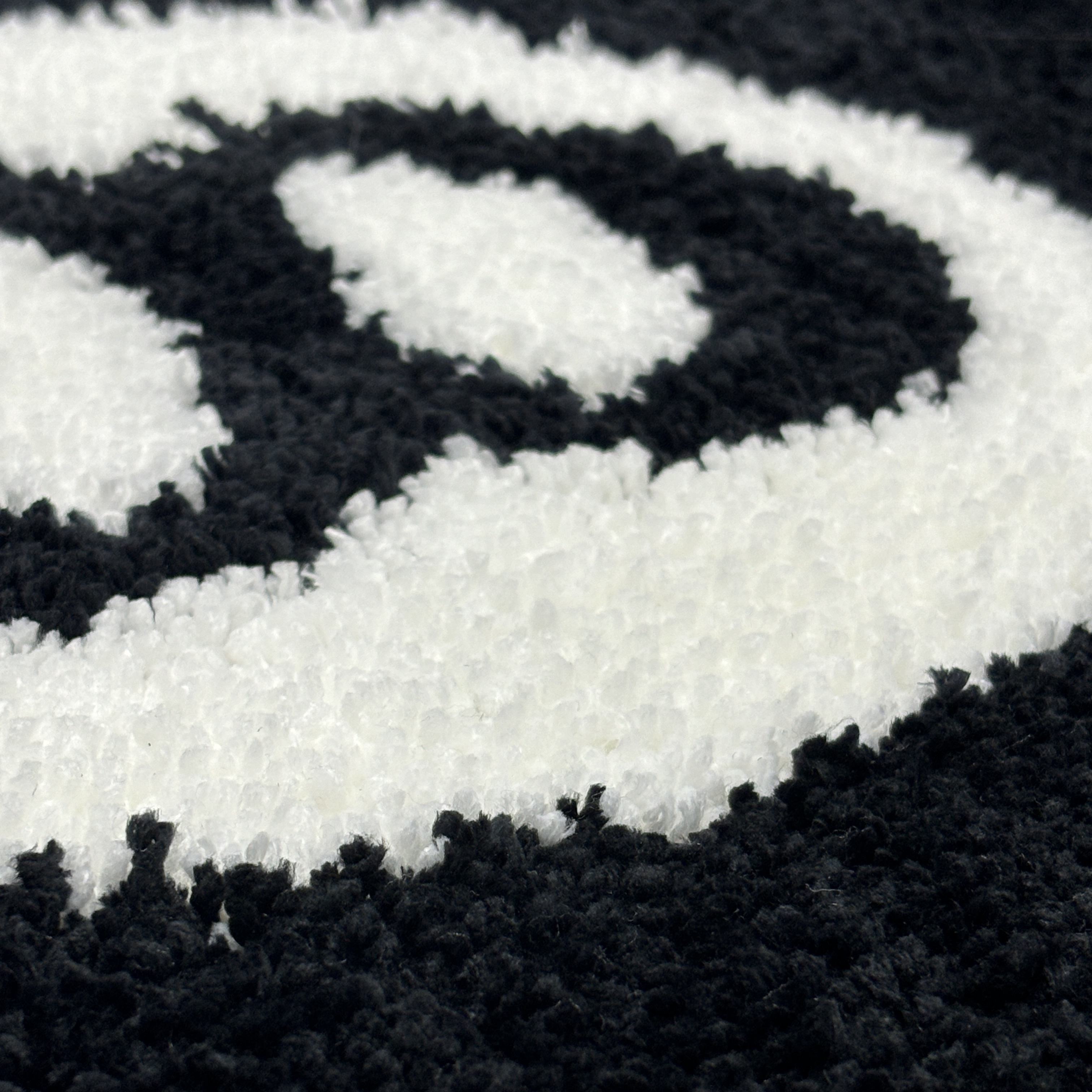 Space-saving jacquard rug, thick and foldable, stylish geometric pattern for small apartments.