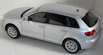 1:18 Scale Dealer Edition Diecast Model Car 🚗💎